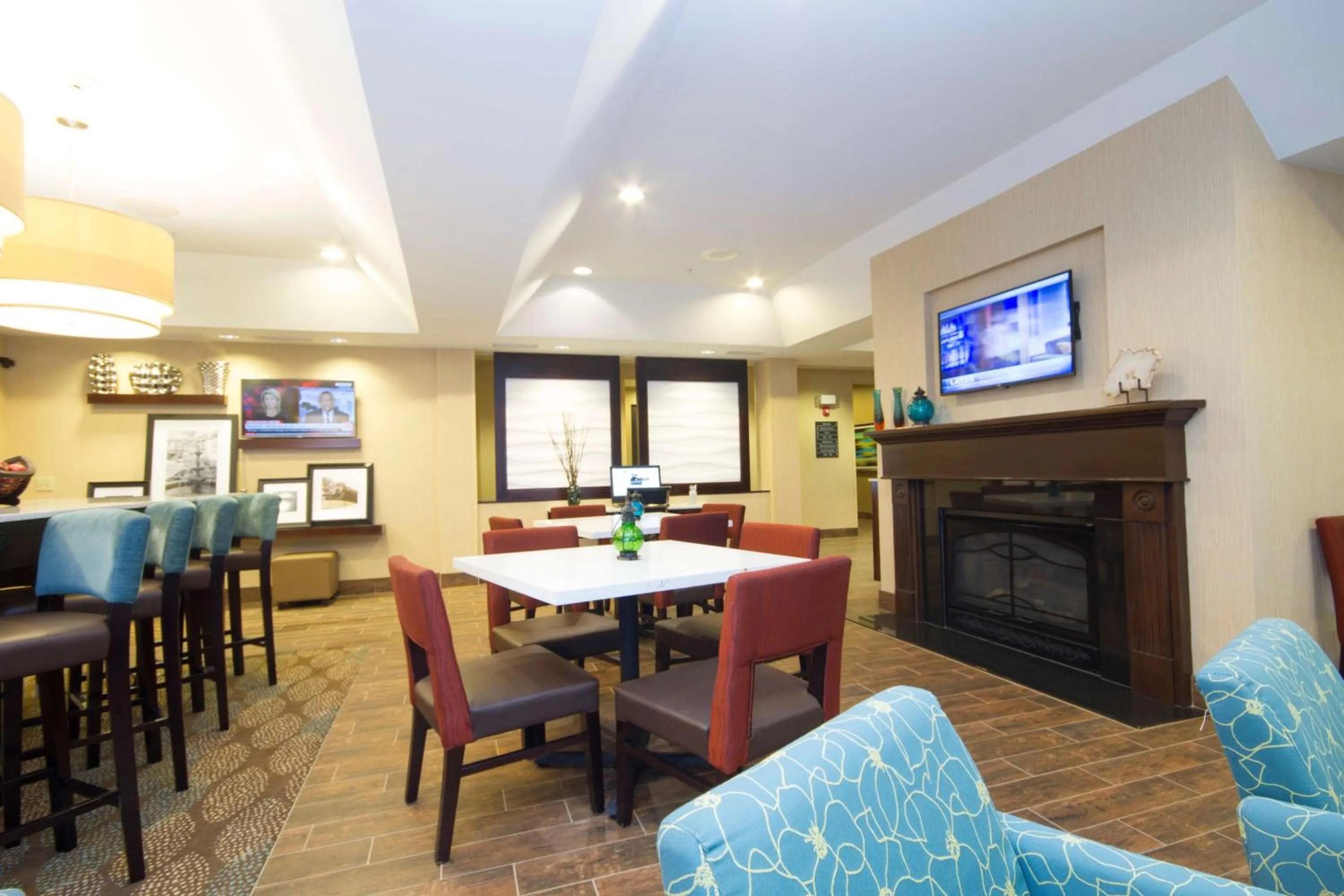 Restaurant/places to eat in Hampton Inn Marshall