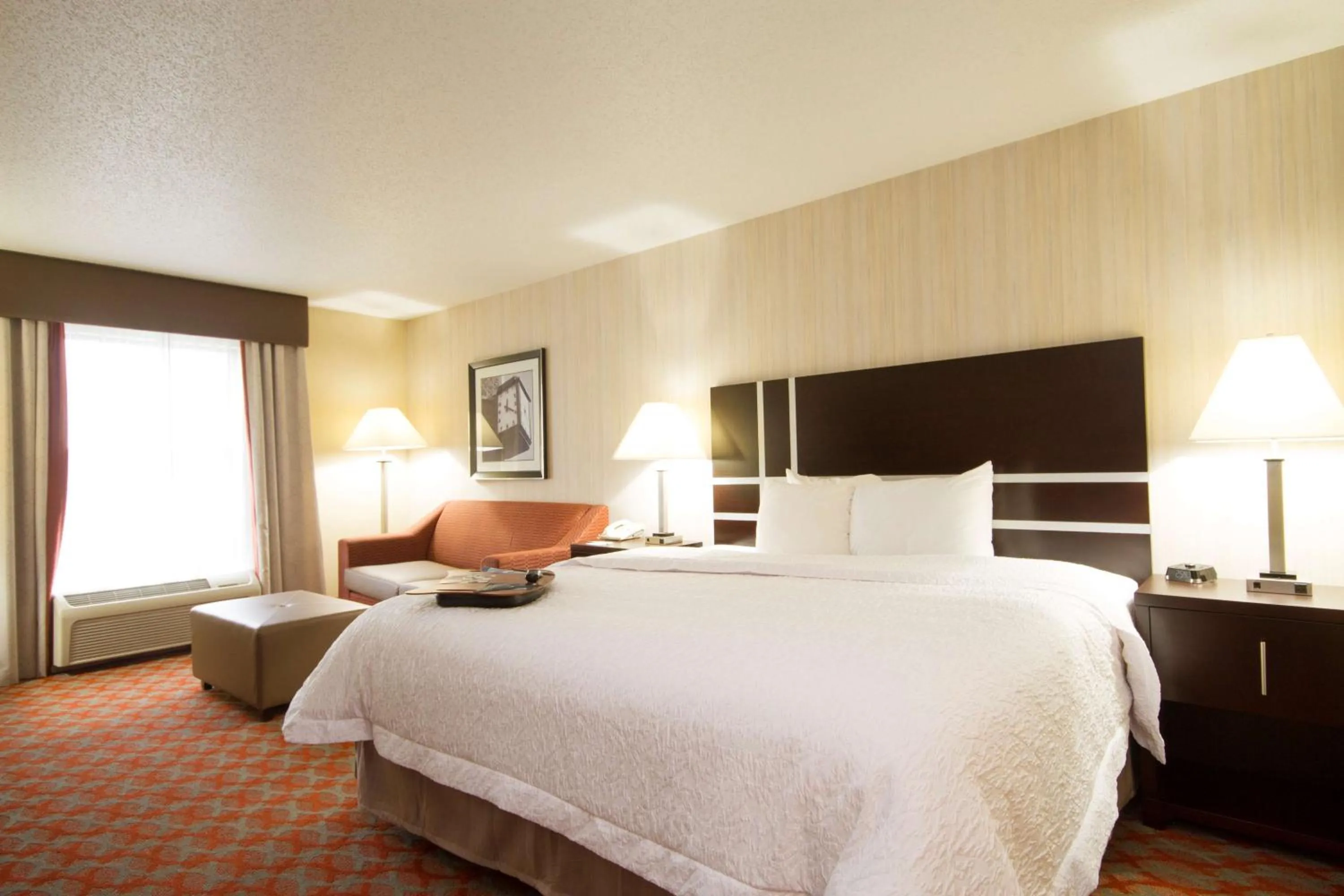 Bed in Hampton Inn Marshall