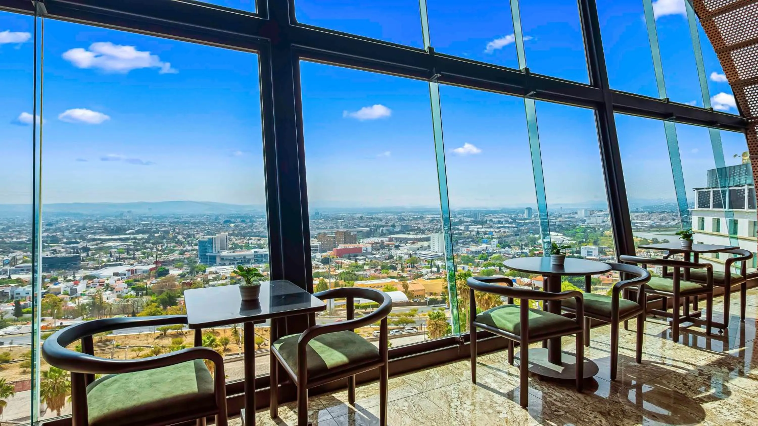 Restaurant/places to eat in Hilton Queretaro