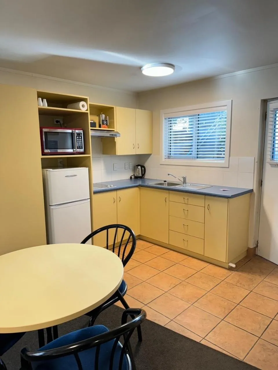 Kitchen or kitchenette in Blue Peaks Lodge