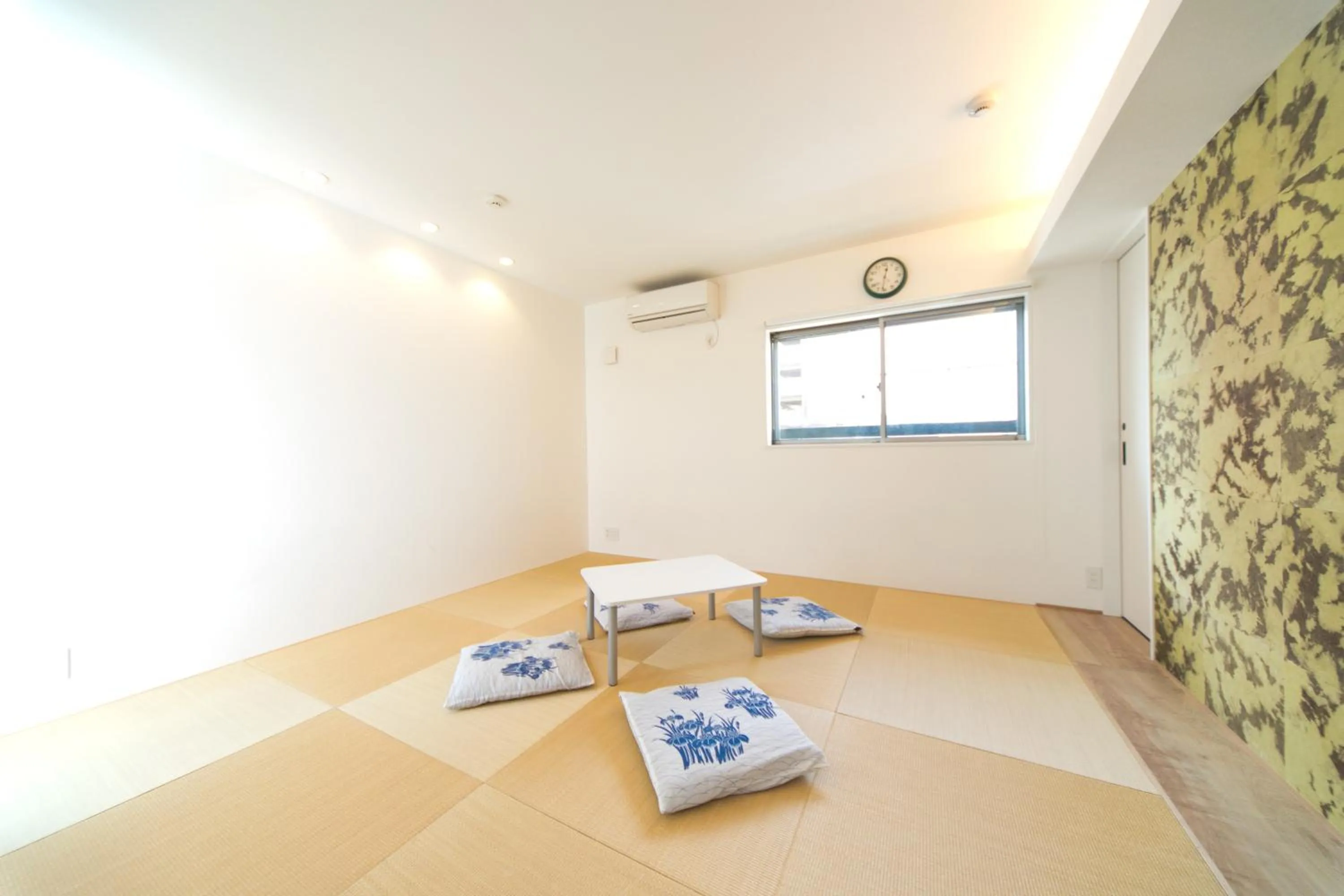 Photo of the whole room in Kevin's Place II (Annex)