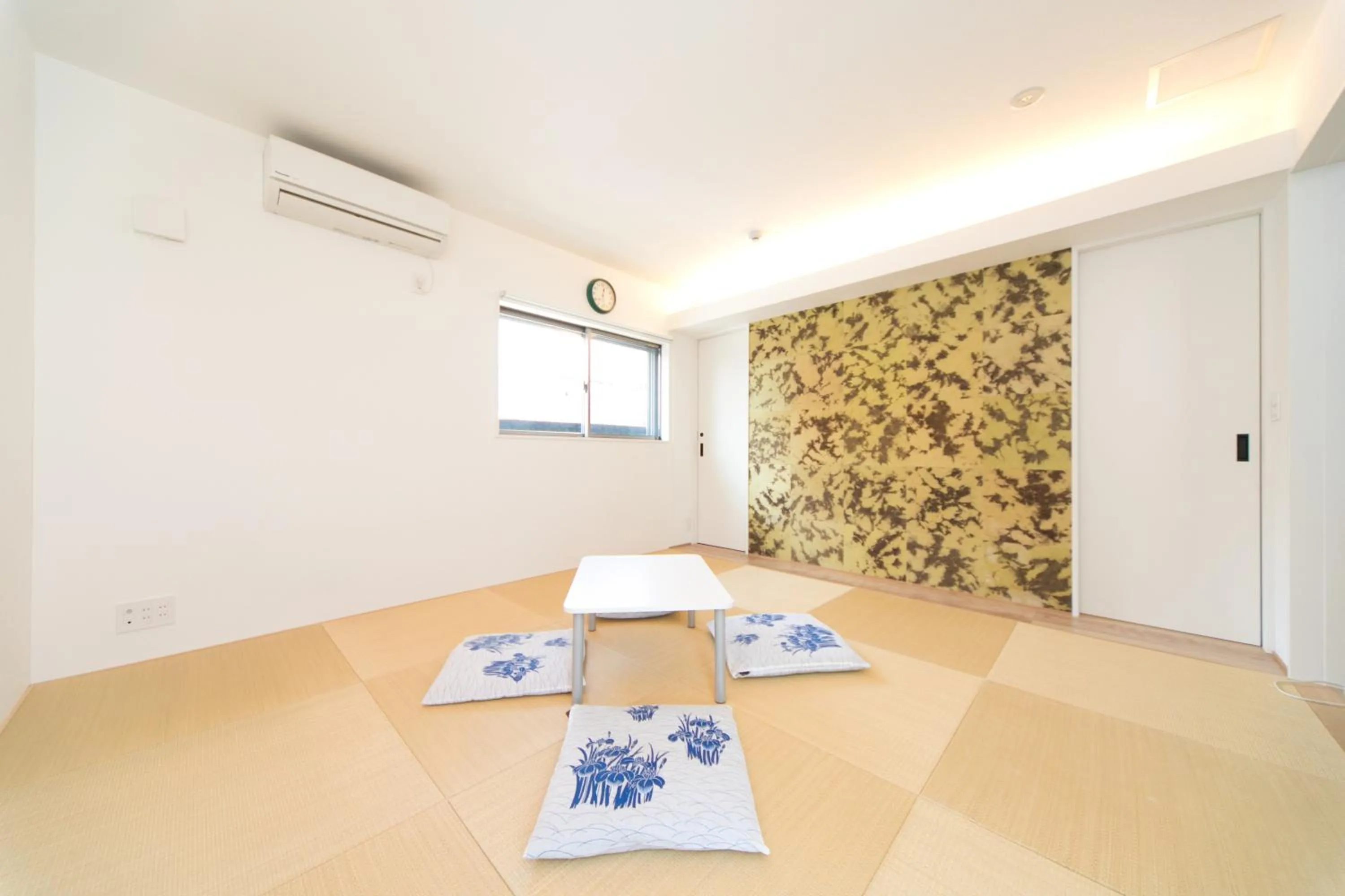 Photo of the whole room in Kevin's Place II (Annex)