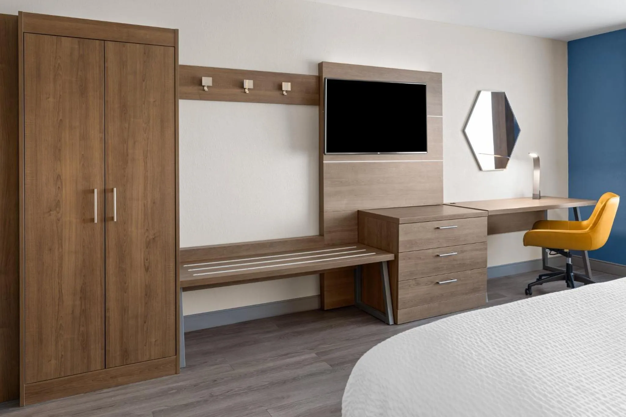 Photo of the whole room, Bed in Holiday Inn Express & Suites Mt Sterling North by IHG