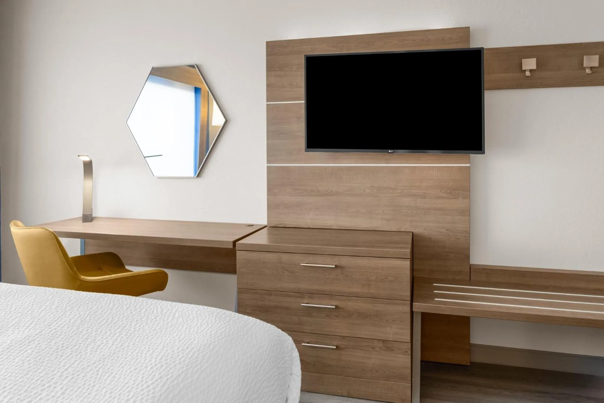 Photo of the whole room, Bed in Holiday Inn Express & Suites Mt Sterling North by IHG