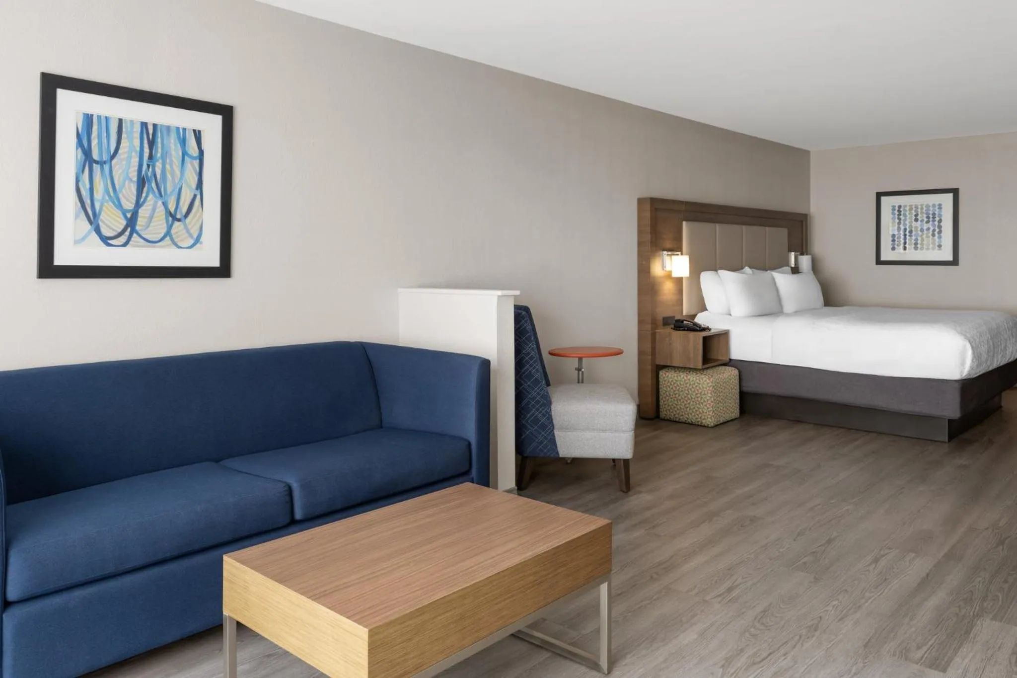 Photo of the whole room, Bed in Holiday Inn Express & Suites Mt Sterling North by IHG