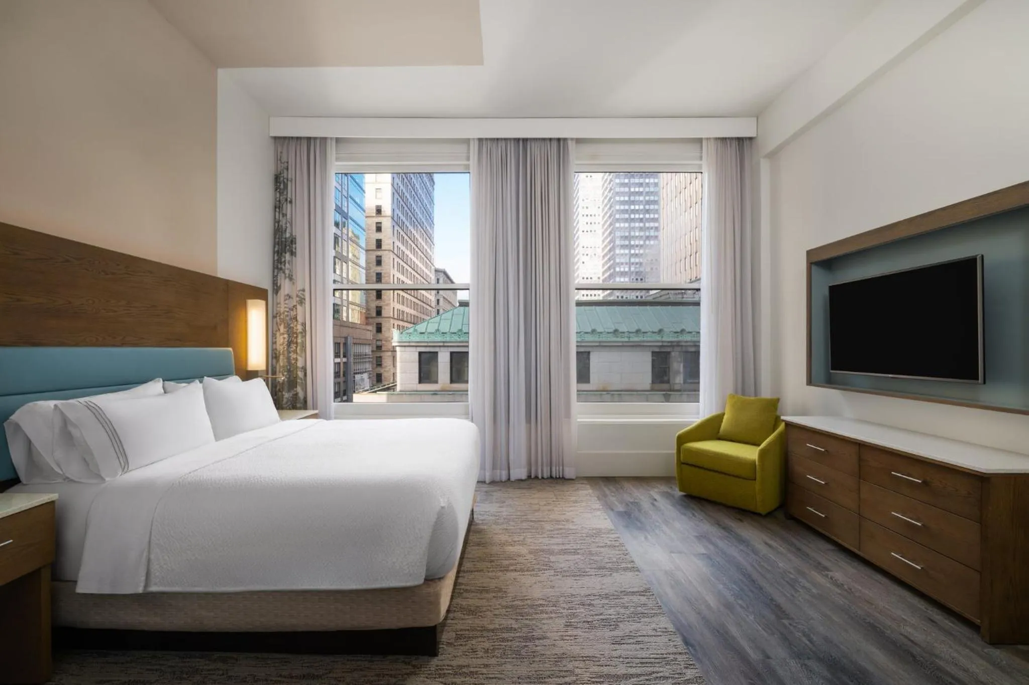 Photo of the whole room, Bed in EVEN Hotel Pittsburgh Downtown by IHG