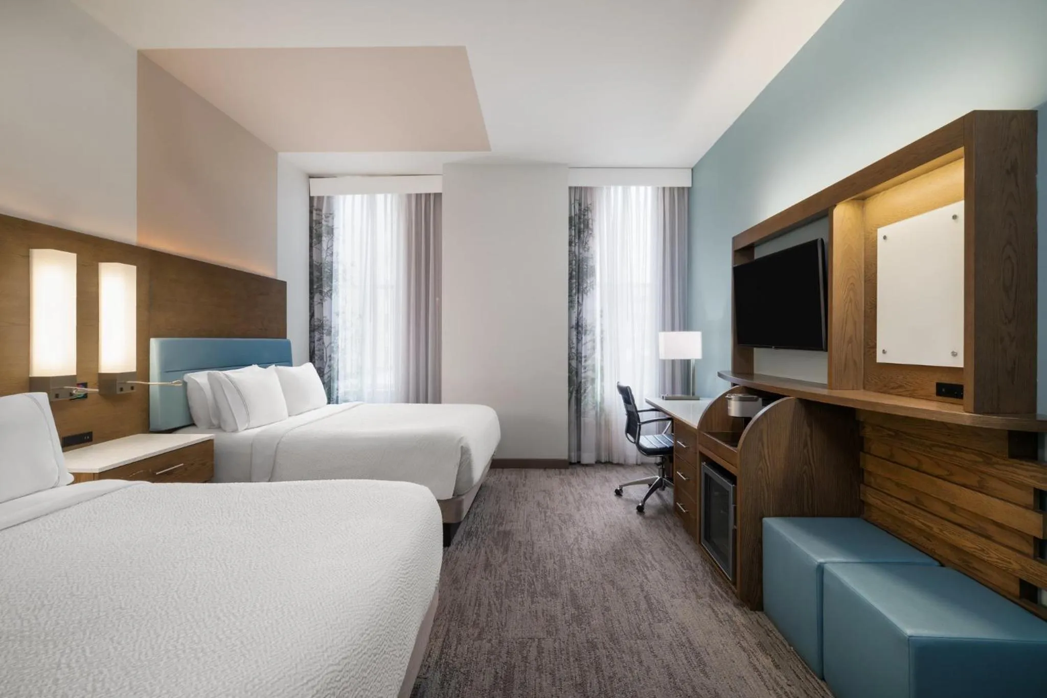 Photo of the whole room, Bed in EVEN Hotel Pittsburgh Downtown by IHG