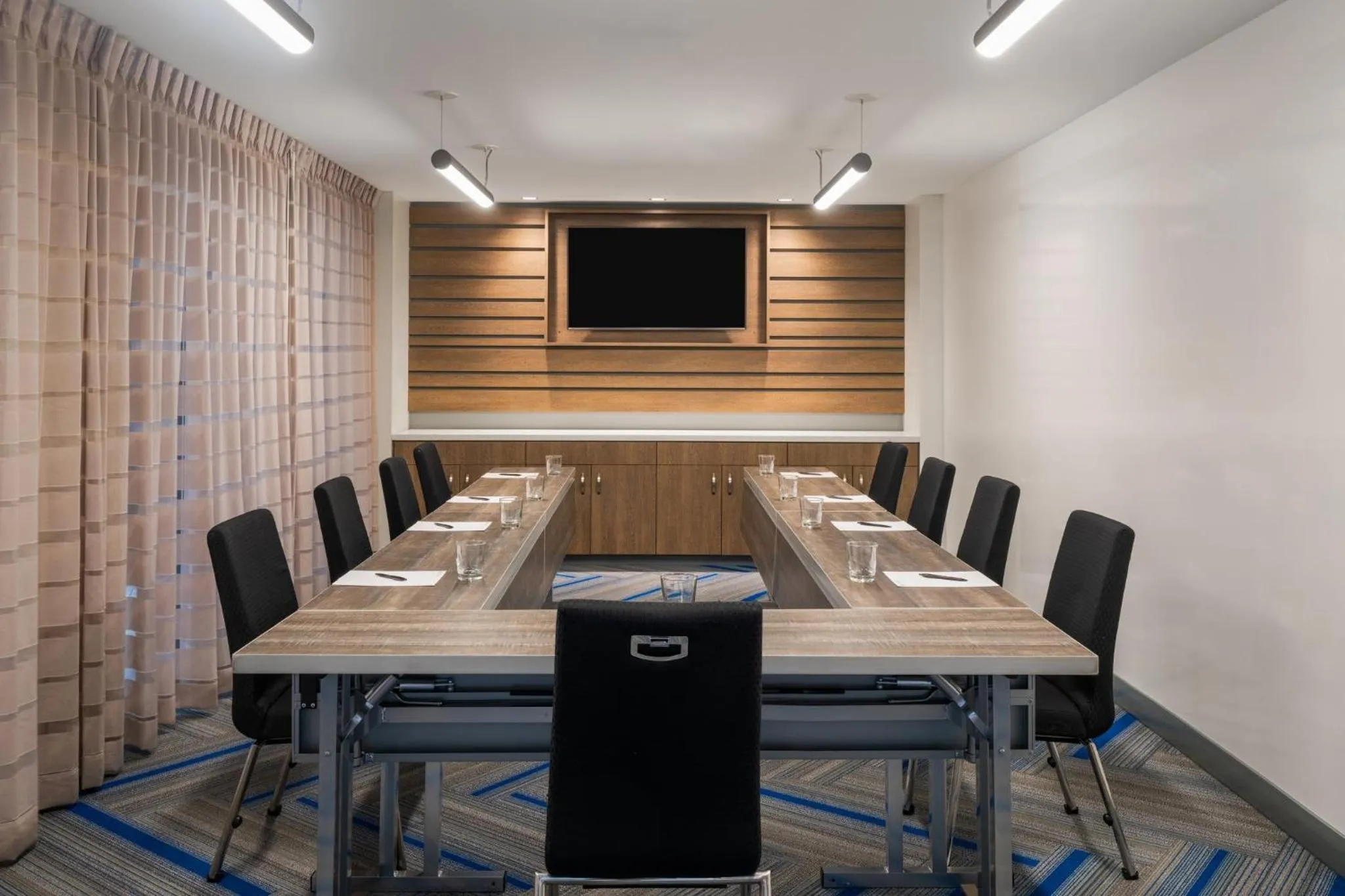 Meeting/conference room in EVEN Hotel Pittsburgh Downtown by IHG