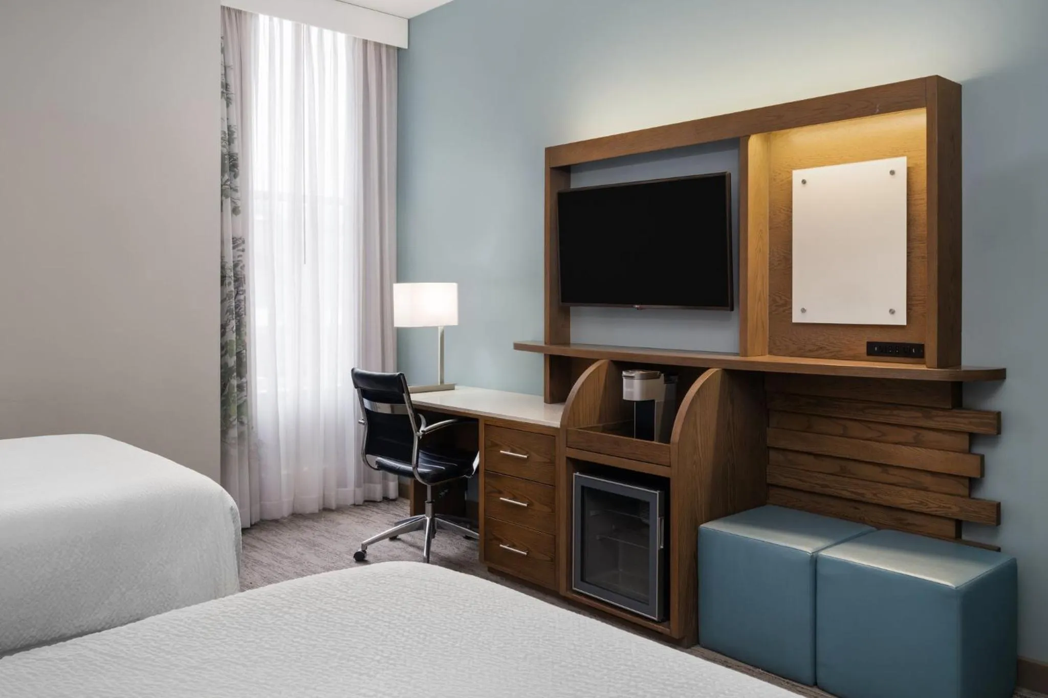 Photo of the whole room, Bed in EVEN Hotel Pittsburgh Downtown by IHG