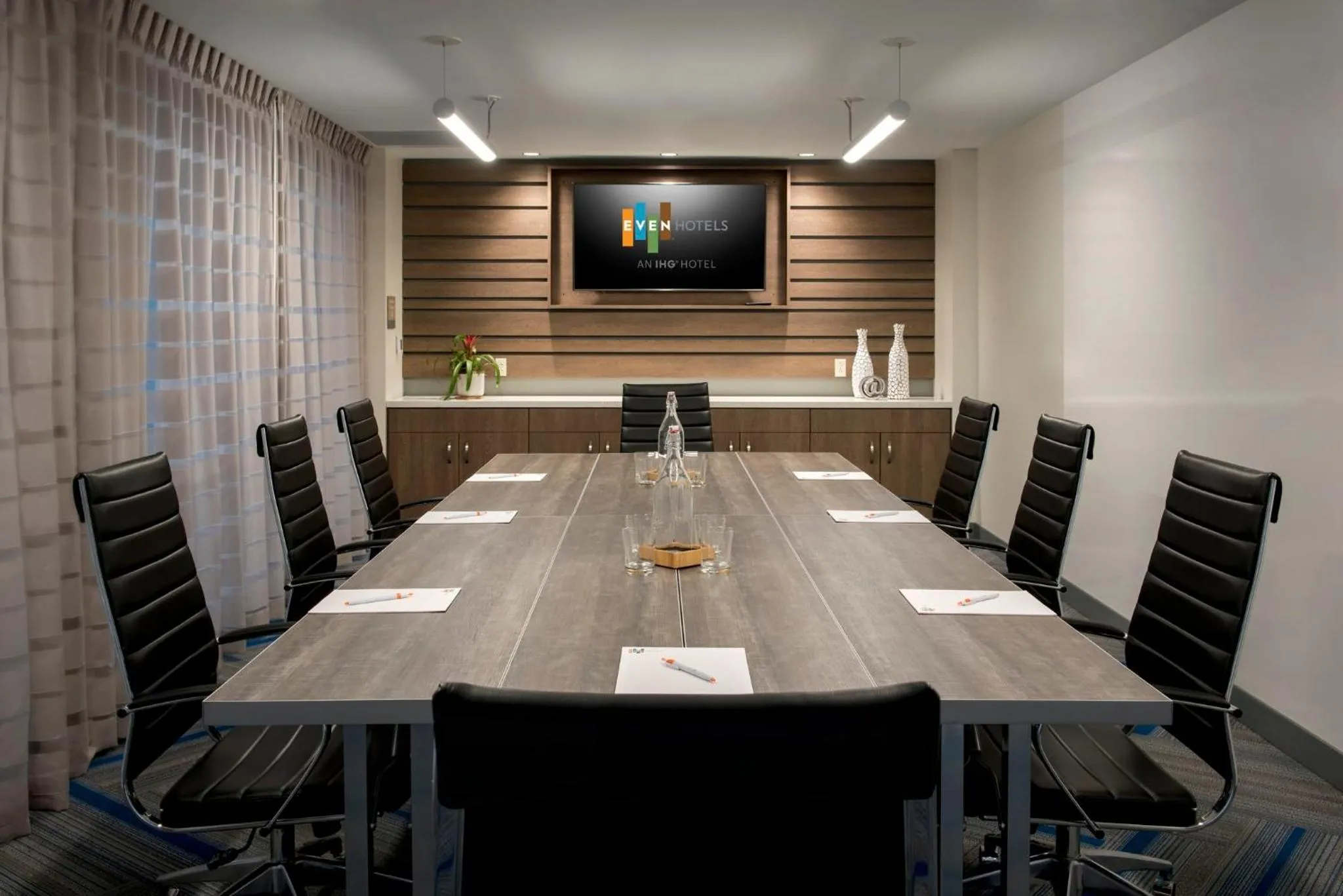 Meeting/conference room in EVEN Hotel Pittsburgh Downtown by IHG