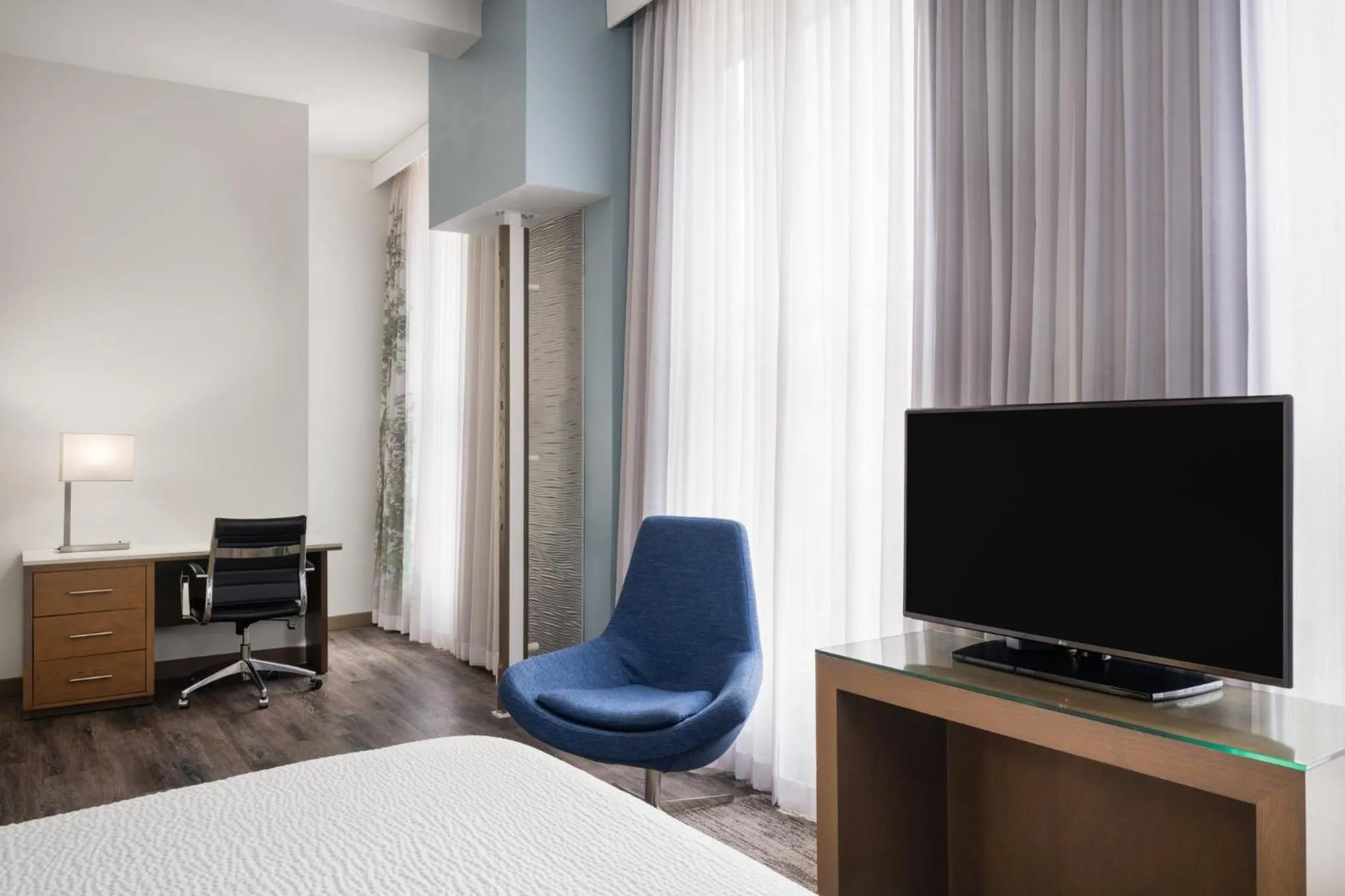 Photo of the whole room, Bed in EVEN Hotel Pittsburgh Downtown by IHG