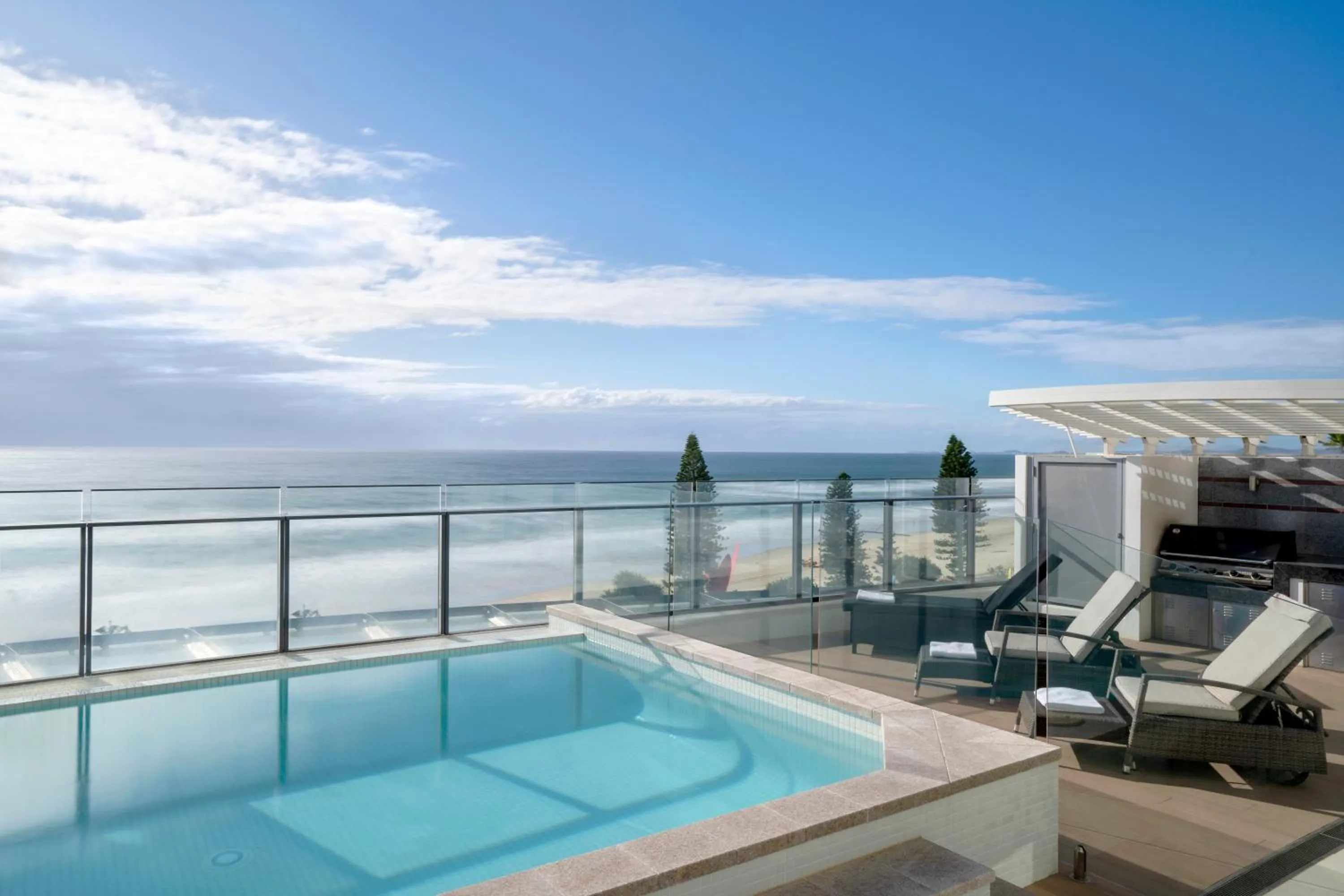 Swimming pool in Peppers Soul Surfers Paradise