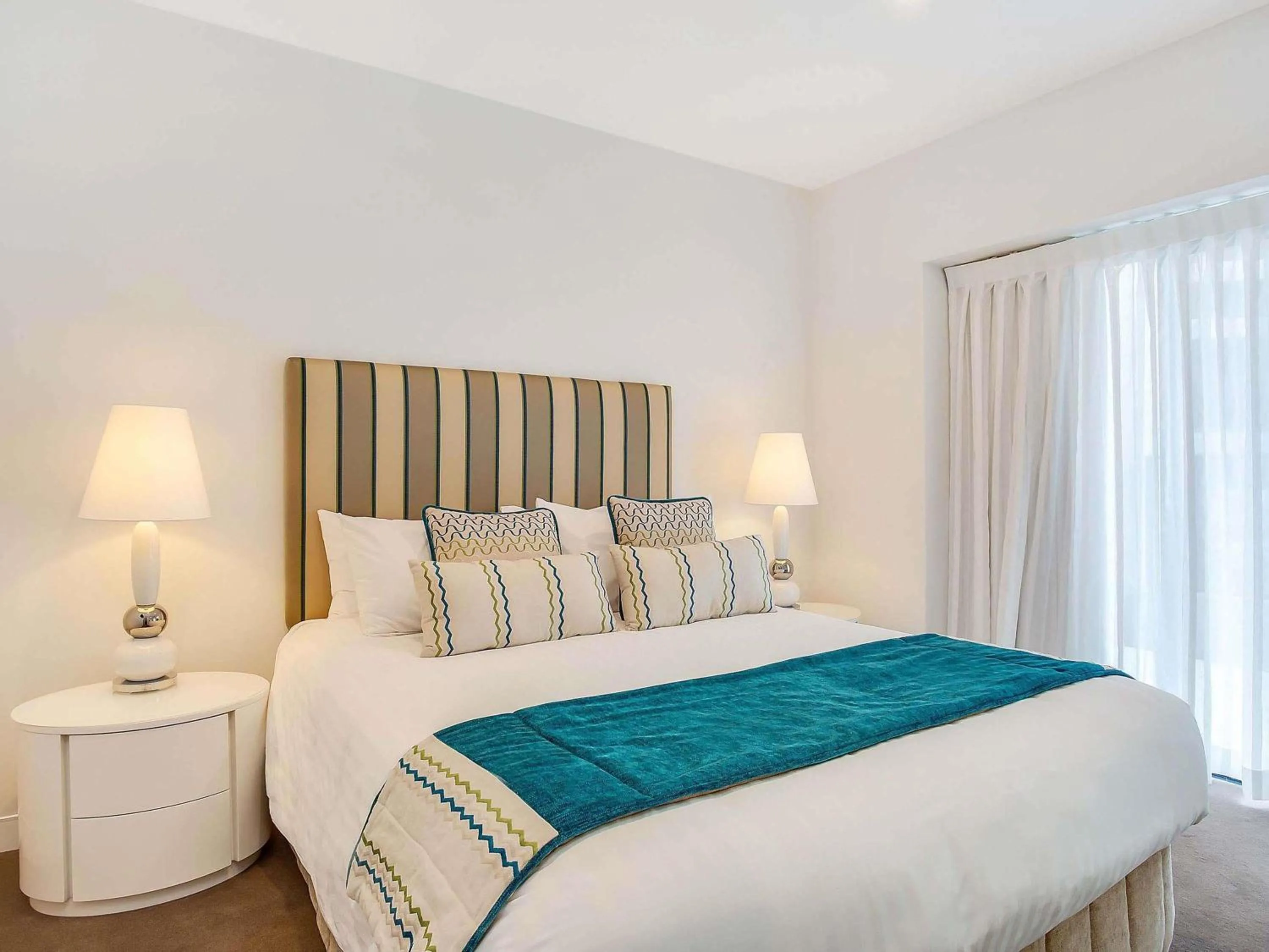 Bedroom, Bed in Peppers Soul Surfers Paradise