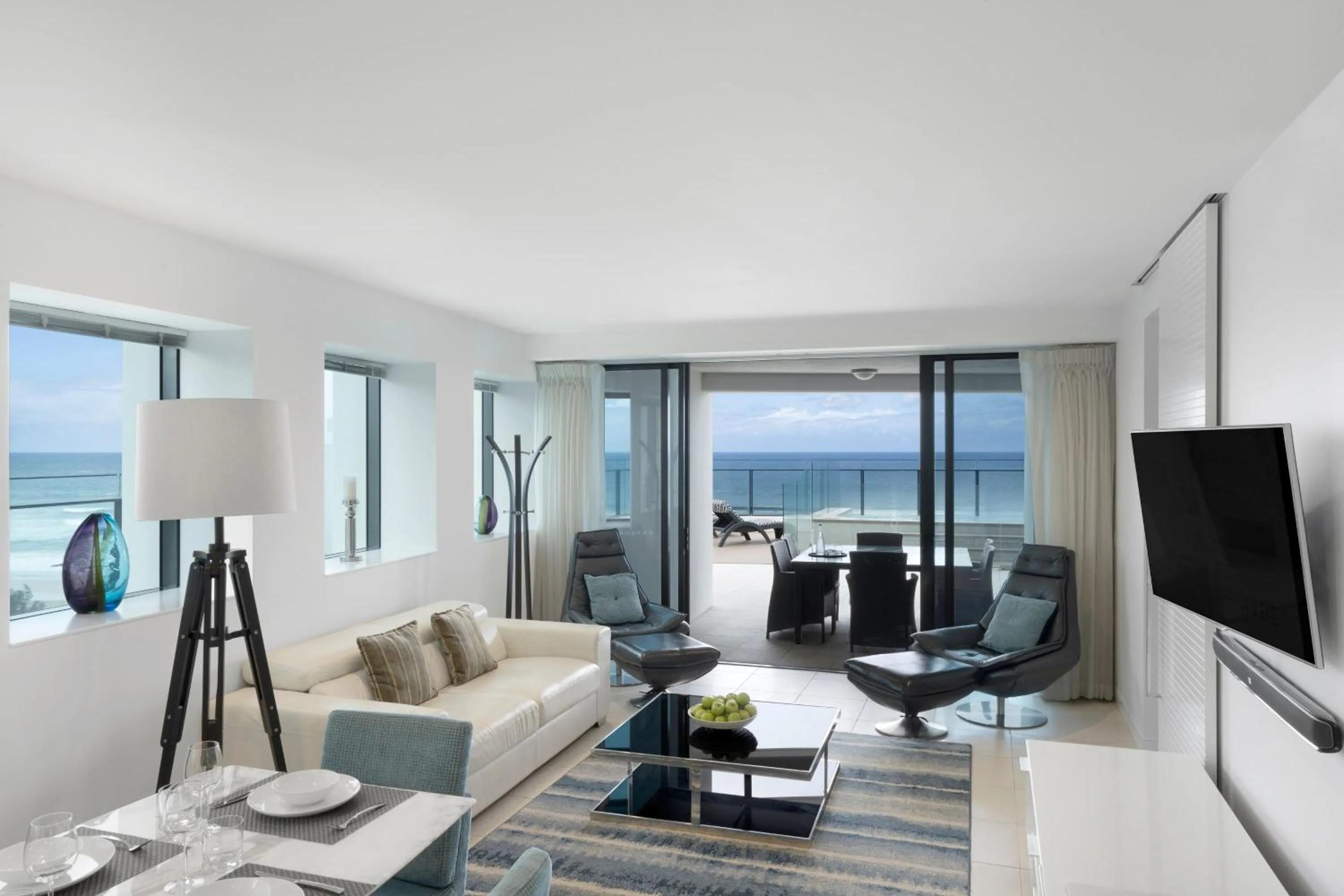 Living room in Peppers Soul Surfers Paradise