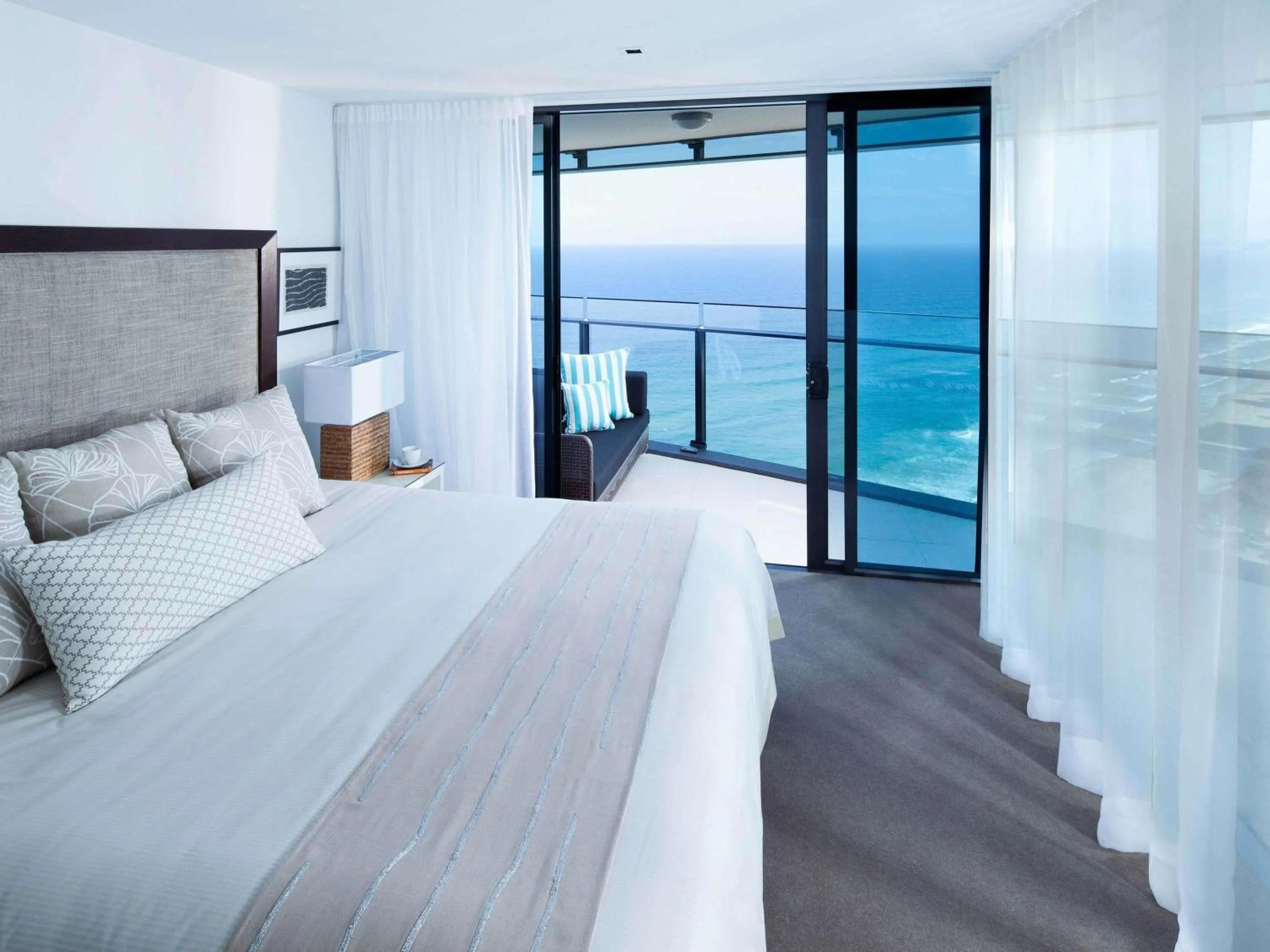 Bedroom, Bed in Peppers Soul Surfers Paradise