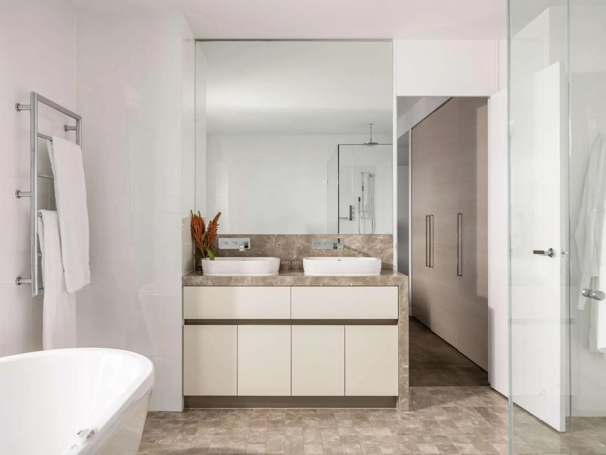 Bathroom, Bed in Peppers Soul Surfers Paradise