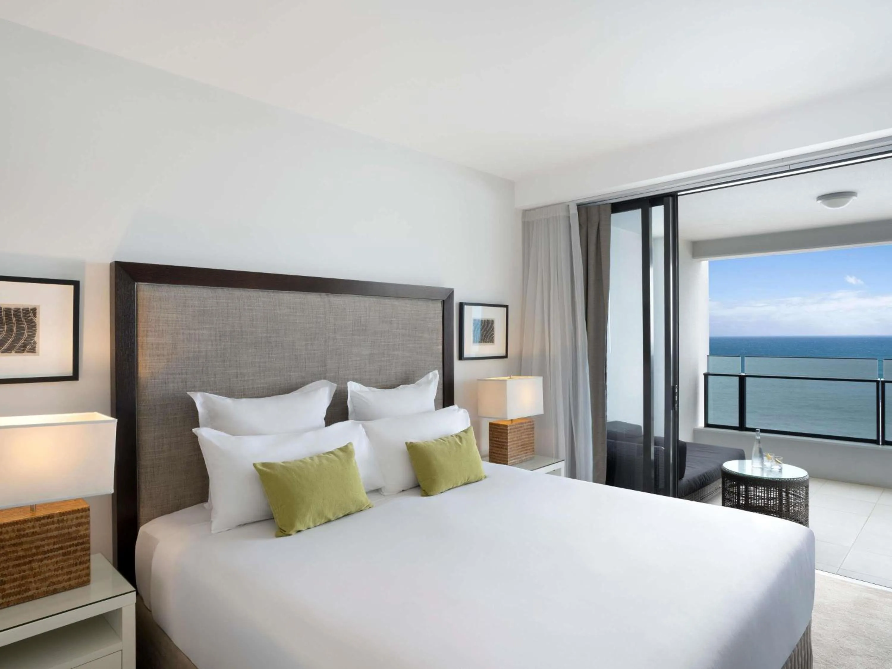 Bedroom, Bed in Peppers Soul Surfers Paradise