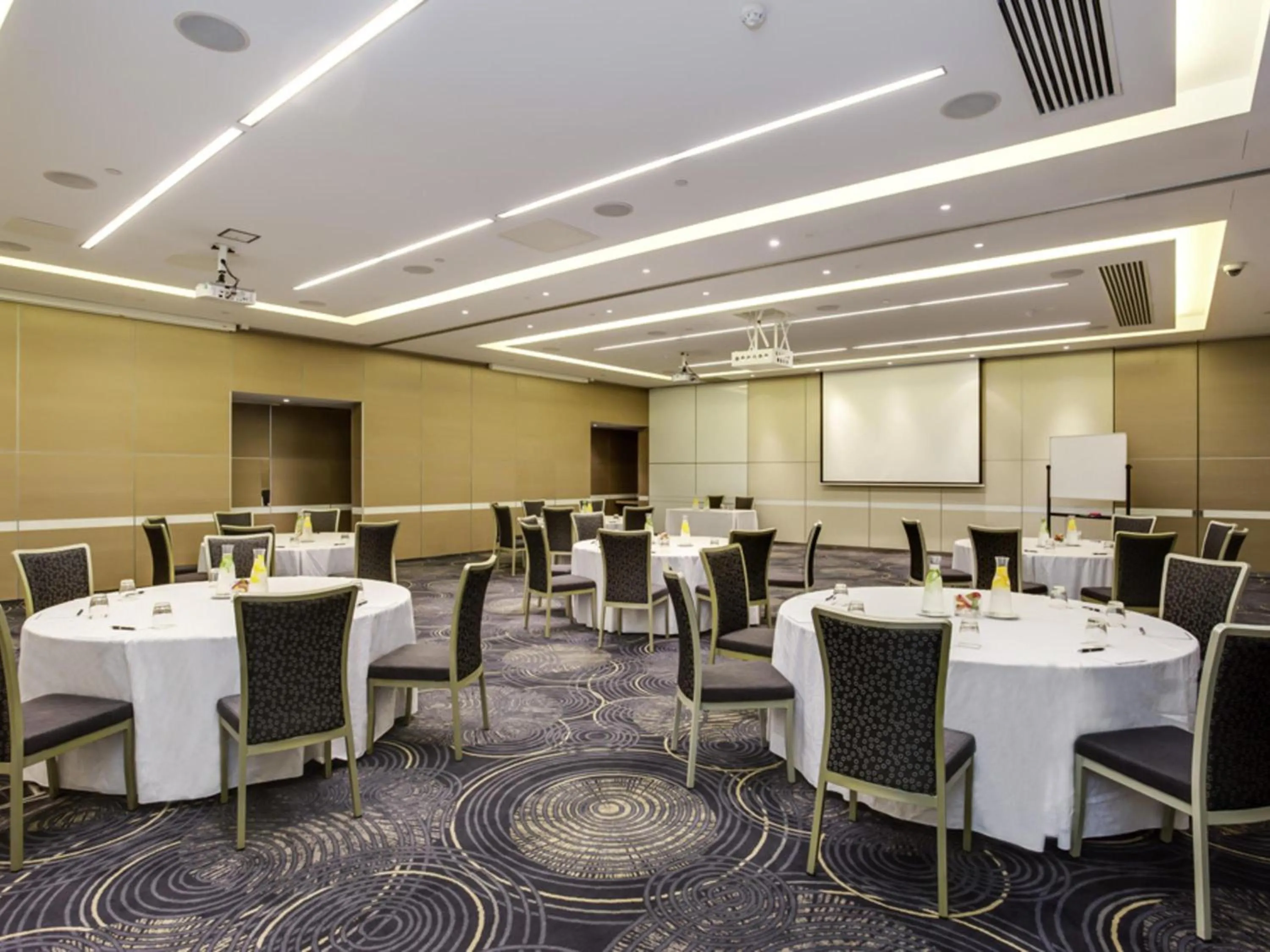 Meeting/conference room in Peppers Soul Surfers Paradise