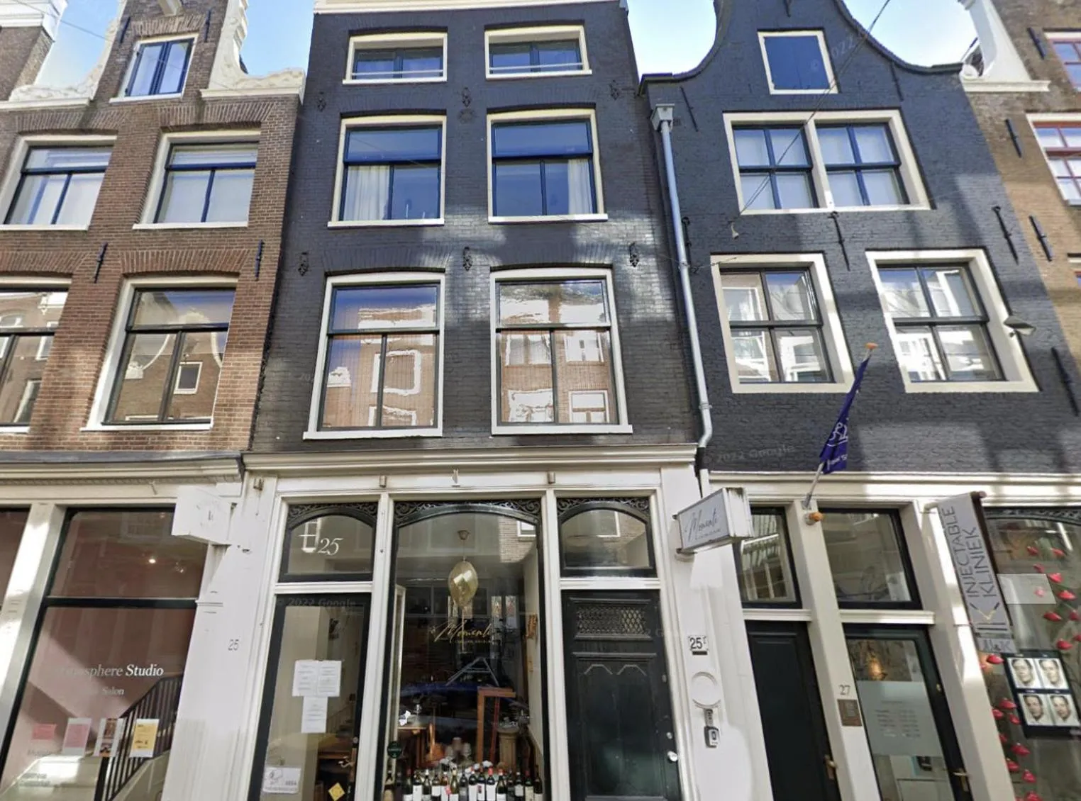 Property building in TWENTY FIVE Rooms