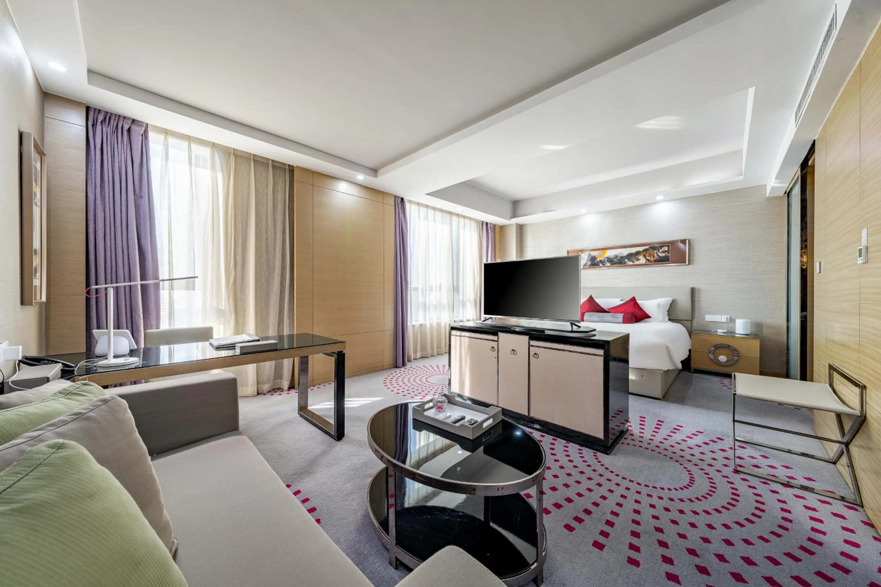 Photo of the whole room, Bed in Grand Mercure Jinan Sunshine