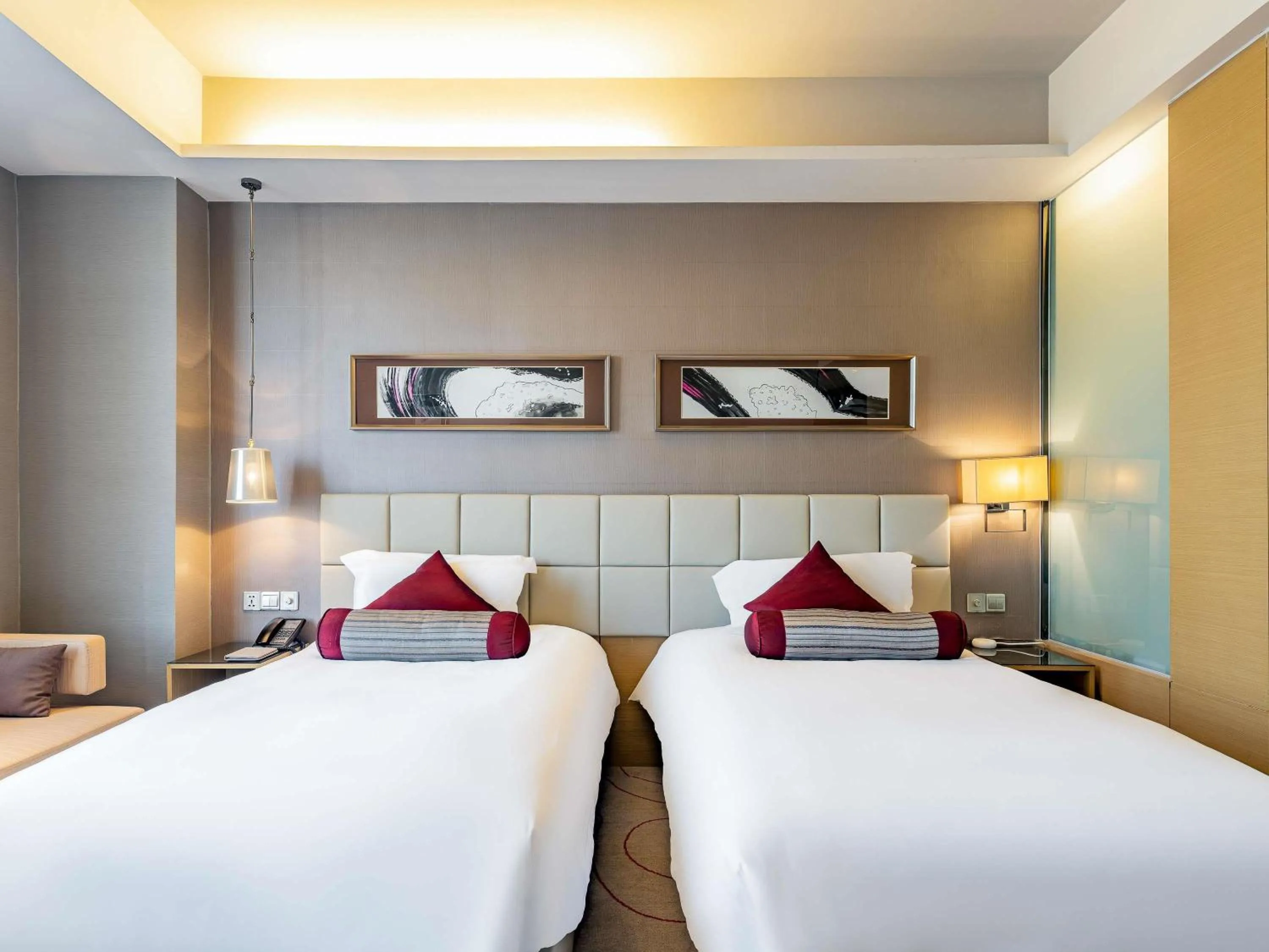 Bedroom, Bed in Grand Mercure Jinan Sunshine