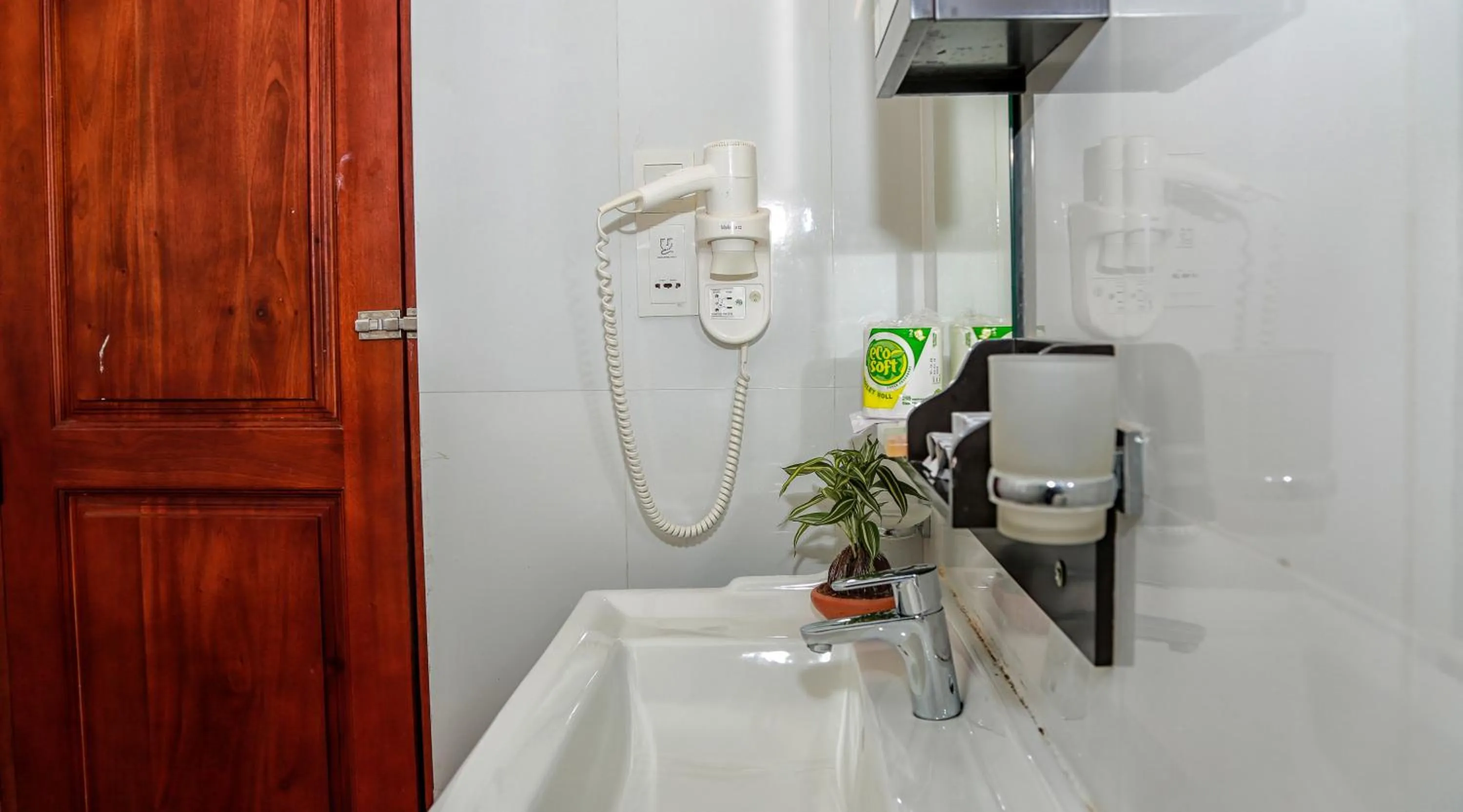 Bathroom in Oak Ray Serene Garden Hotel