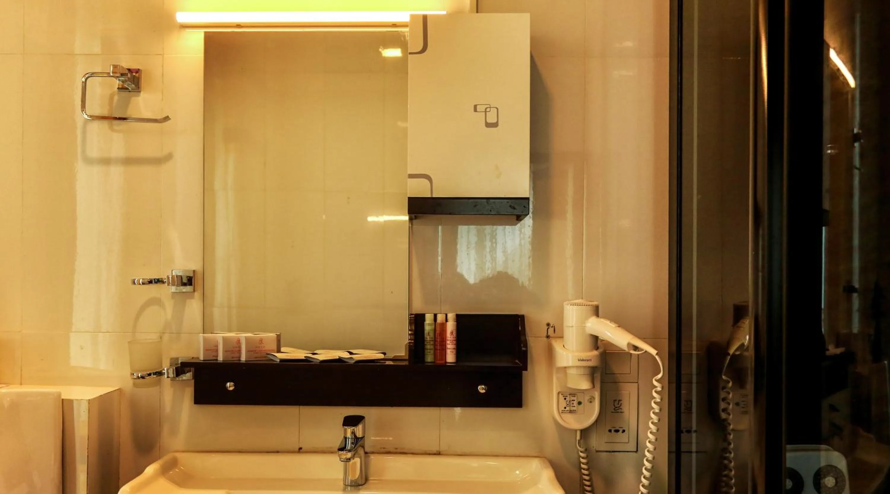 Bathroom in Oak Ray Serene Garden Hotel