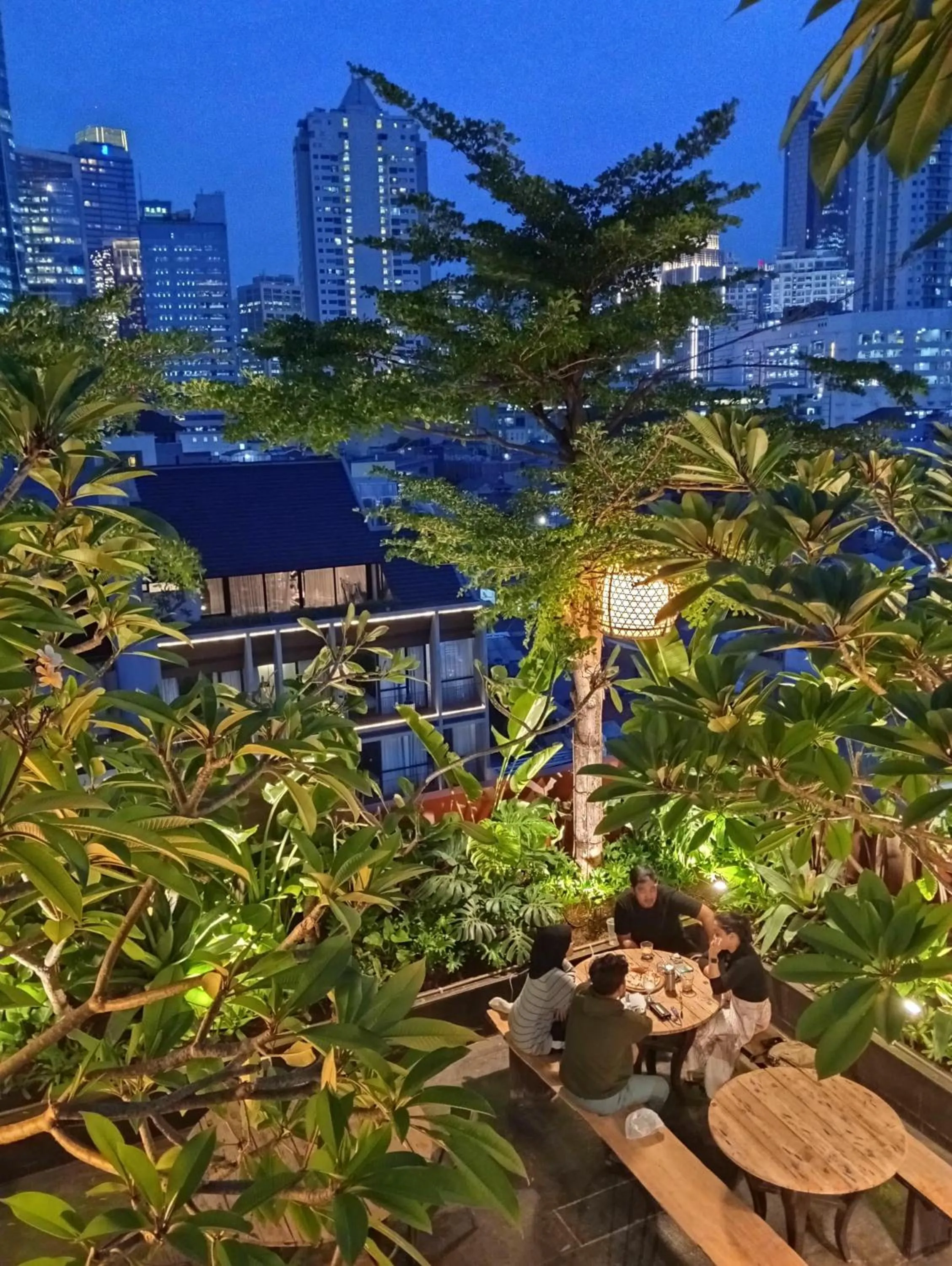 Restaurant/places to eat in Rasuna Icon Hotel