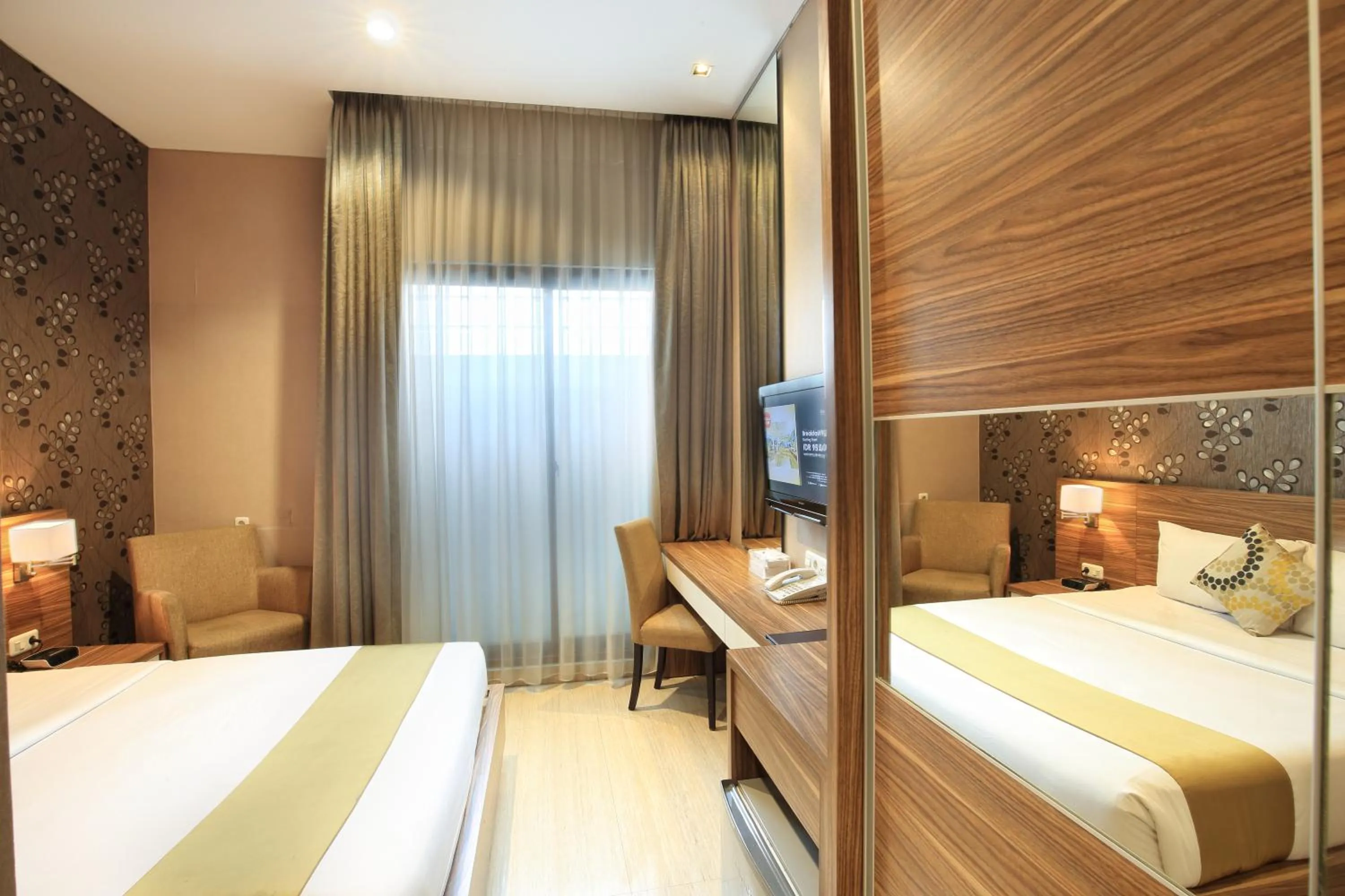 Photo of the whole room, Bed in Rasuna Icon Hotel