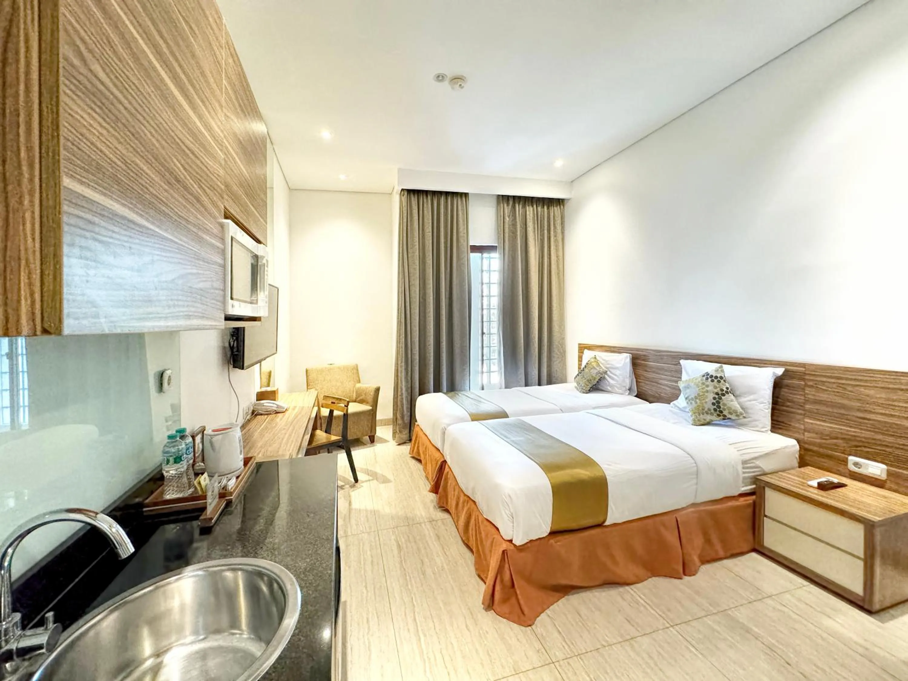 Kitchen or kitchenette, Bed in Rasuna Icon Hotel