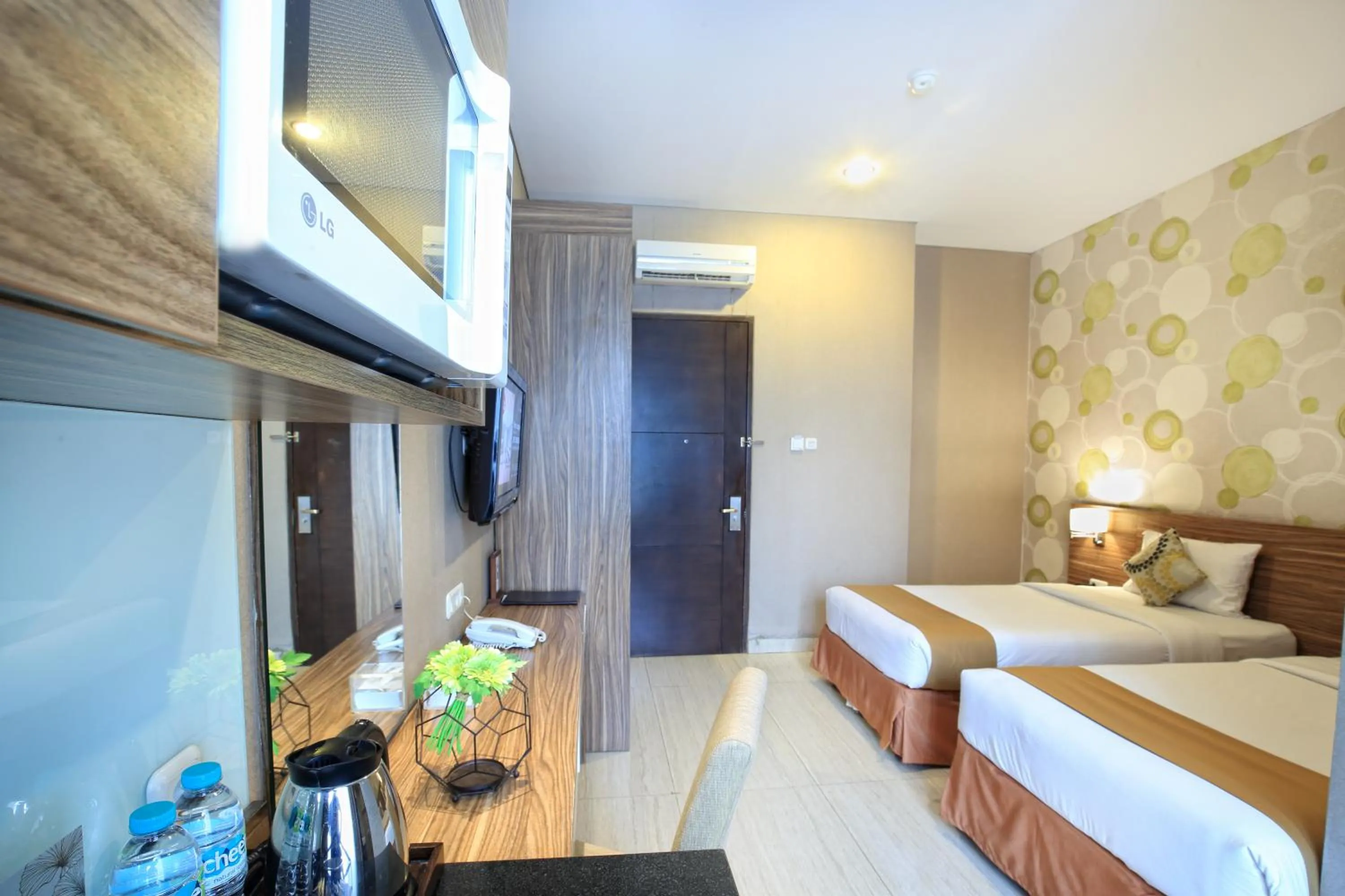 Photo of the whole room, Bed in Rasuna Icon Hotel