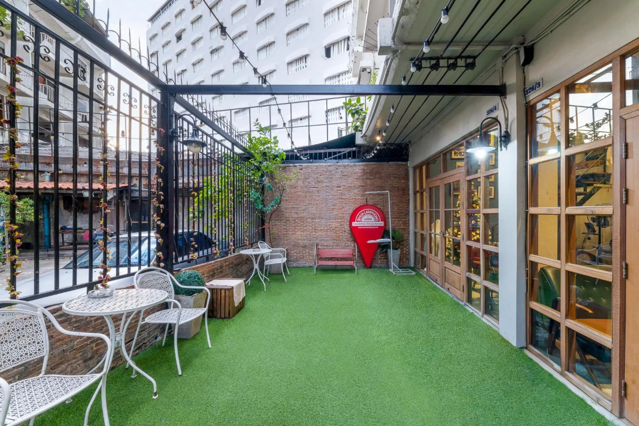 Garden in At Hua Lamphong Hotel