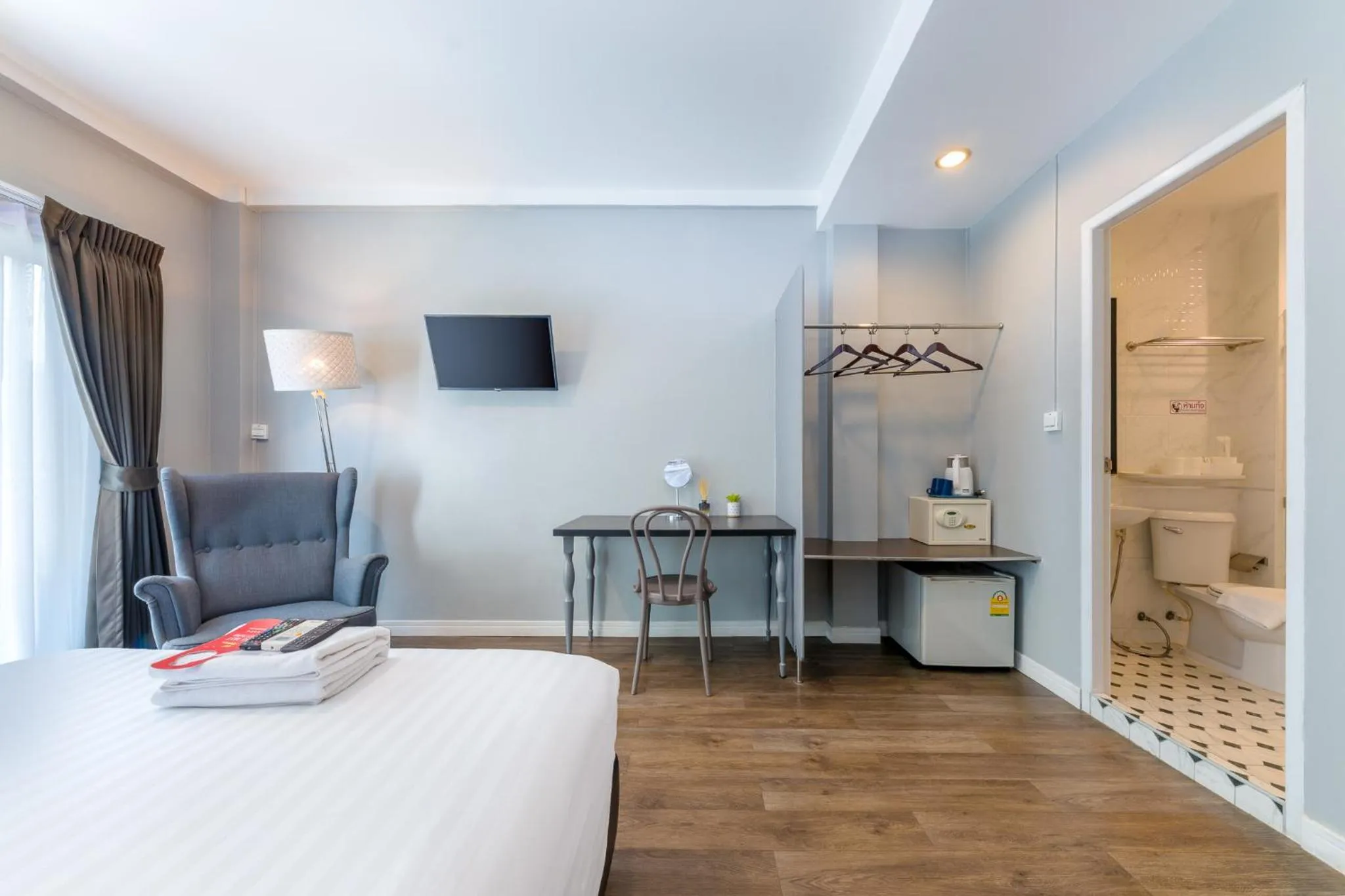 Bedroom, Bed in At Hua Lamphong Hotel