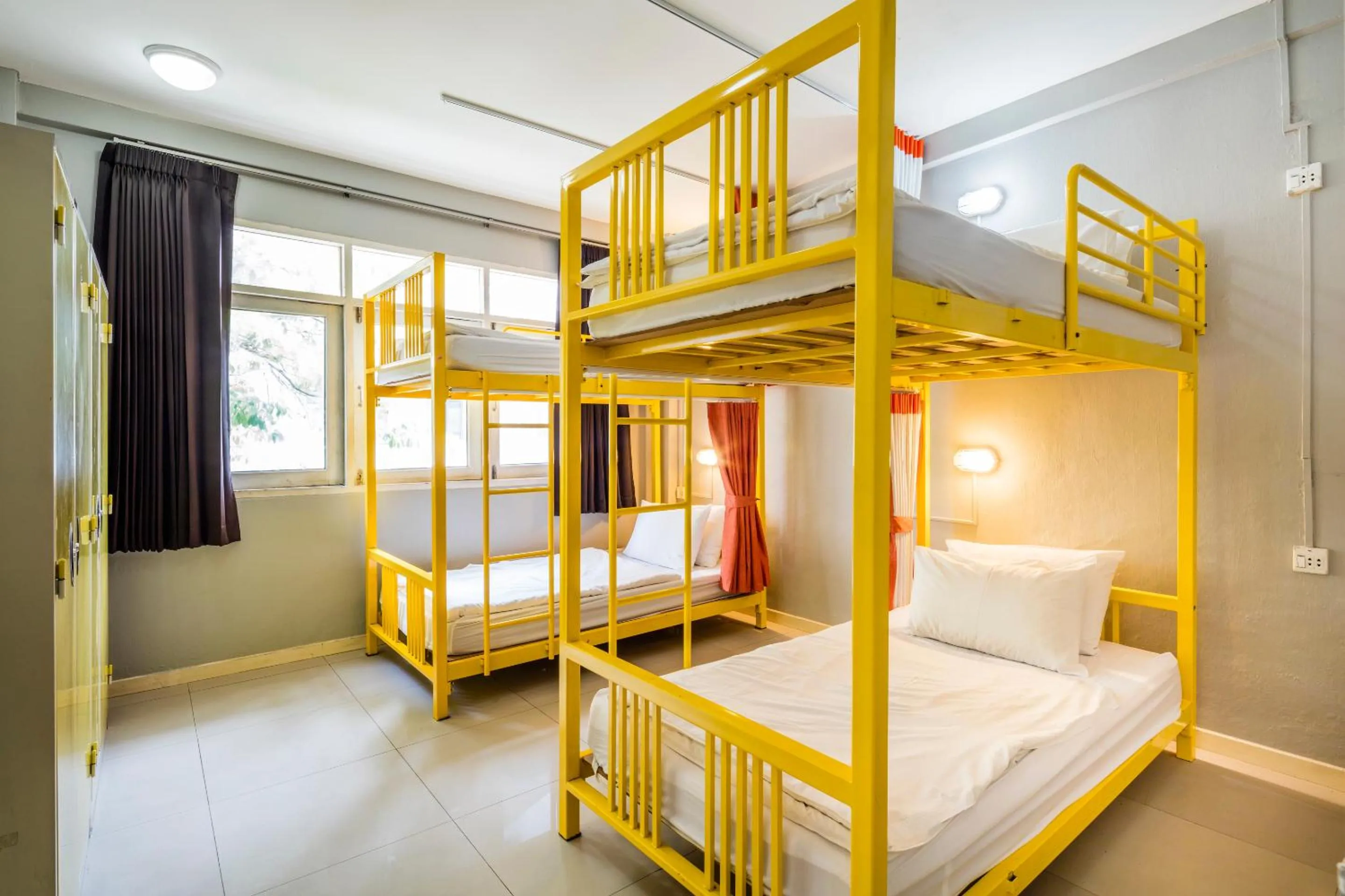 Bed in At Hua Lamphong Hotel