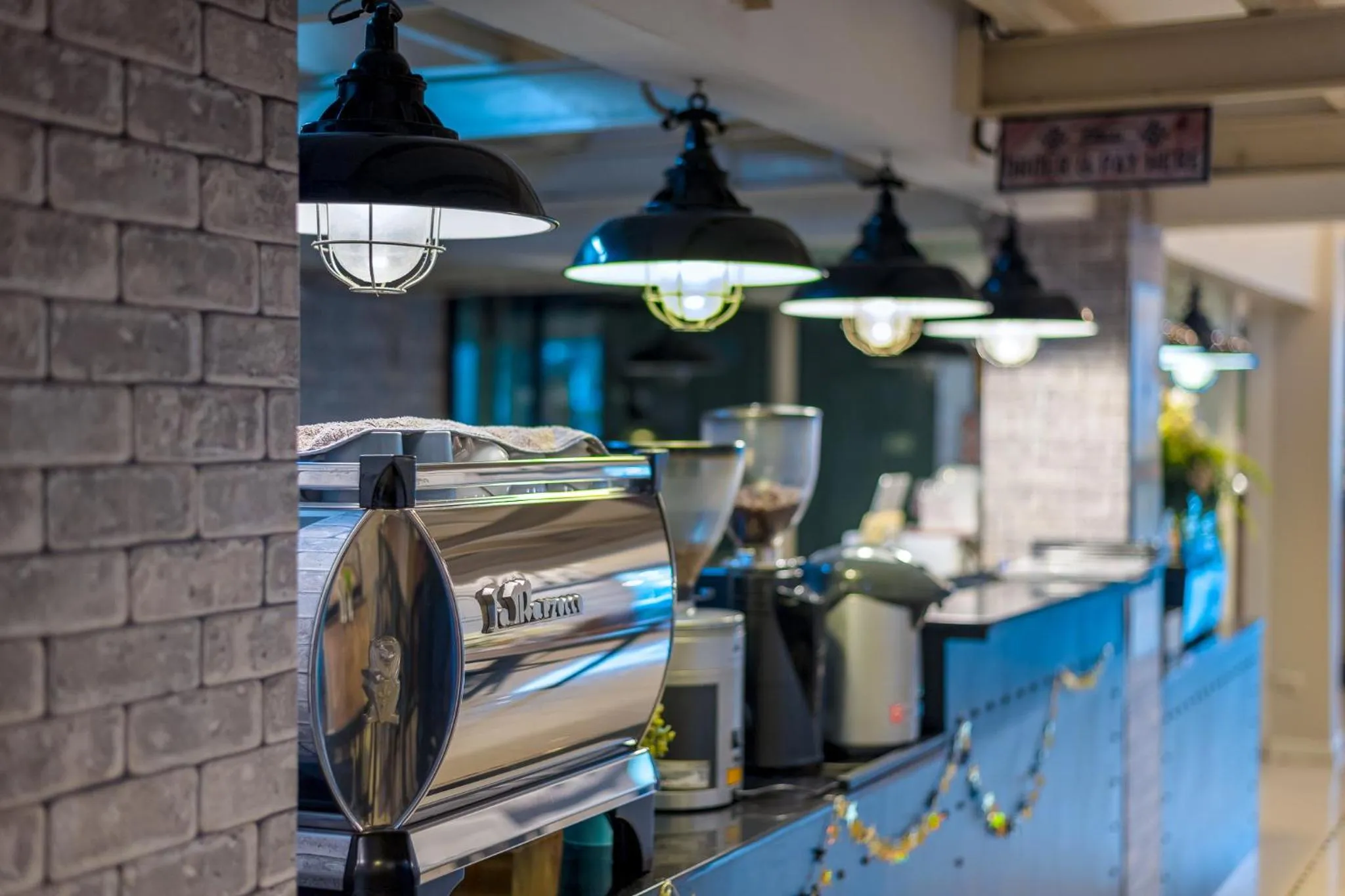 Restaurant/places to eat in At Hua Lamphong Hotel