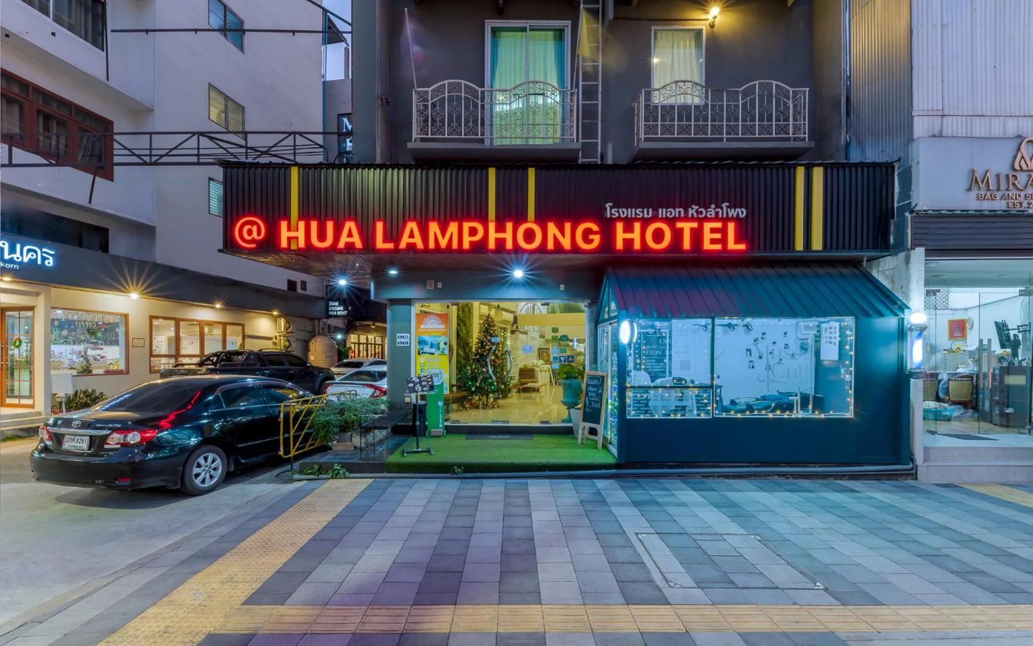 Property building in At Hua Lamphong Hotel