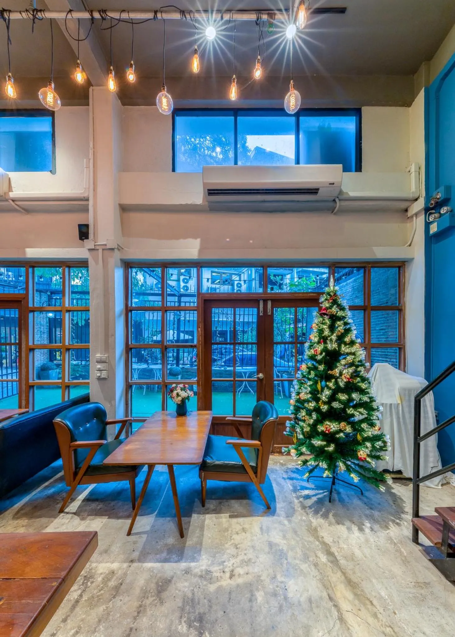 Restaurant/places to eat in At Hua Lamphong Hotel