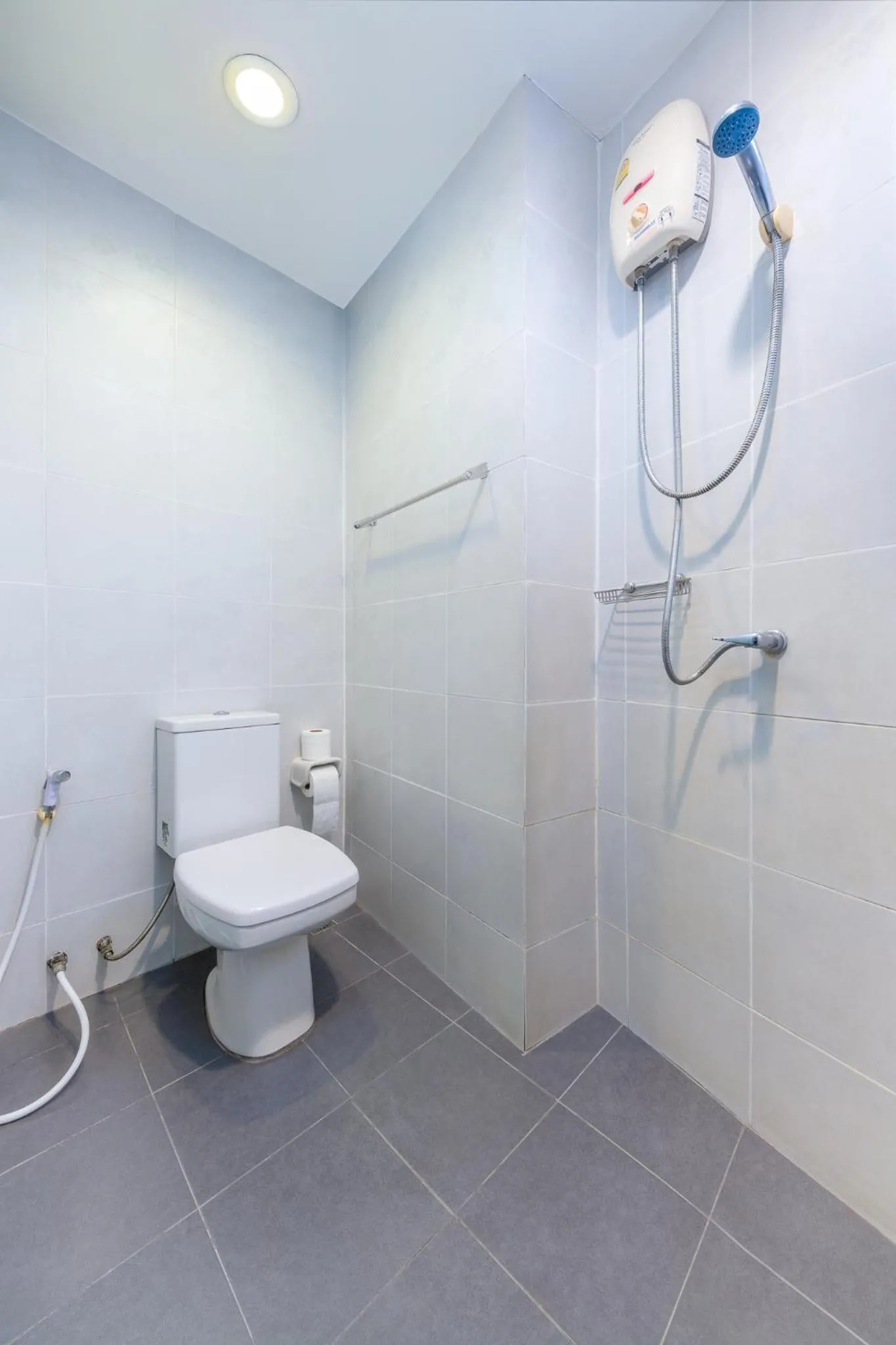 Bathroom in At Hua Lamphong Hotel