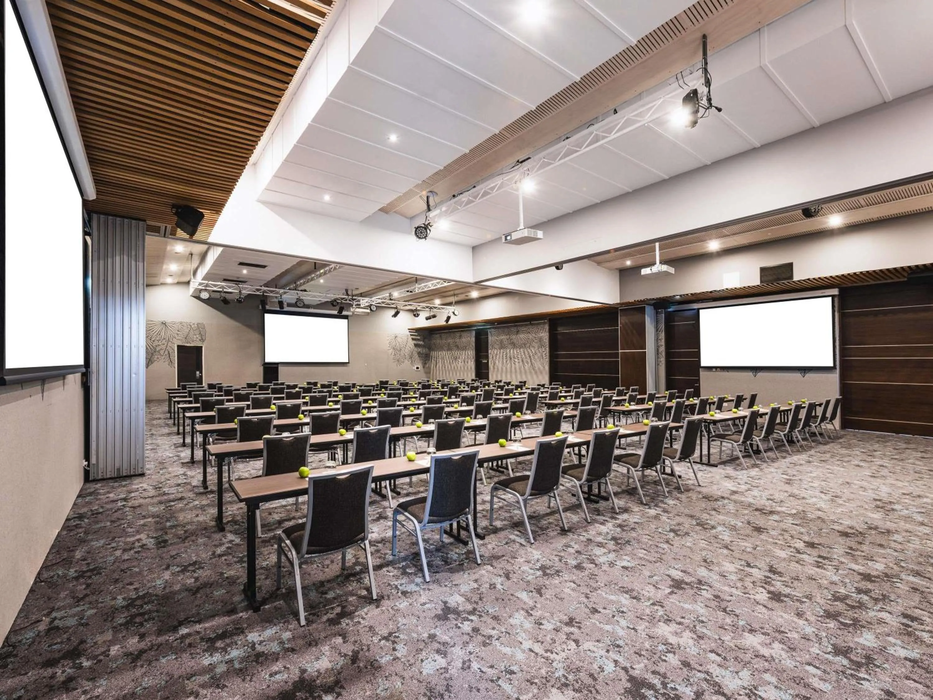 Meeting/conference room in Peppers Noosa Resort and Villas