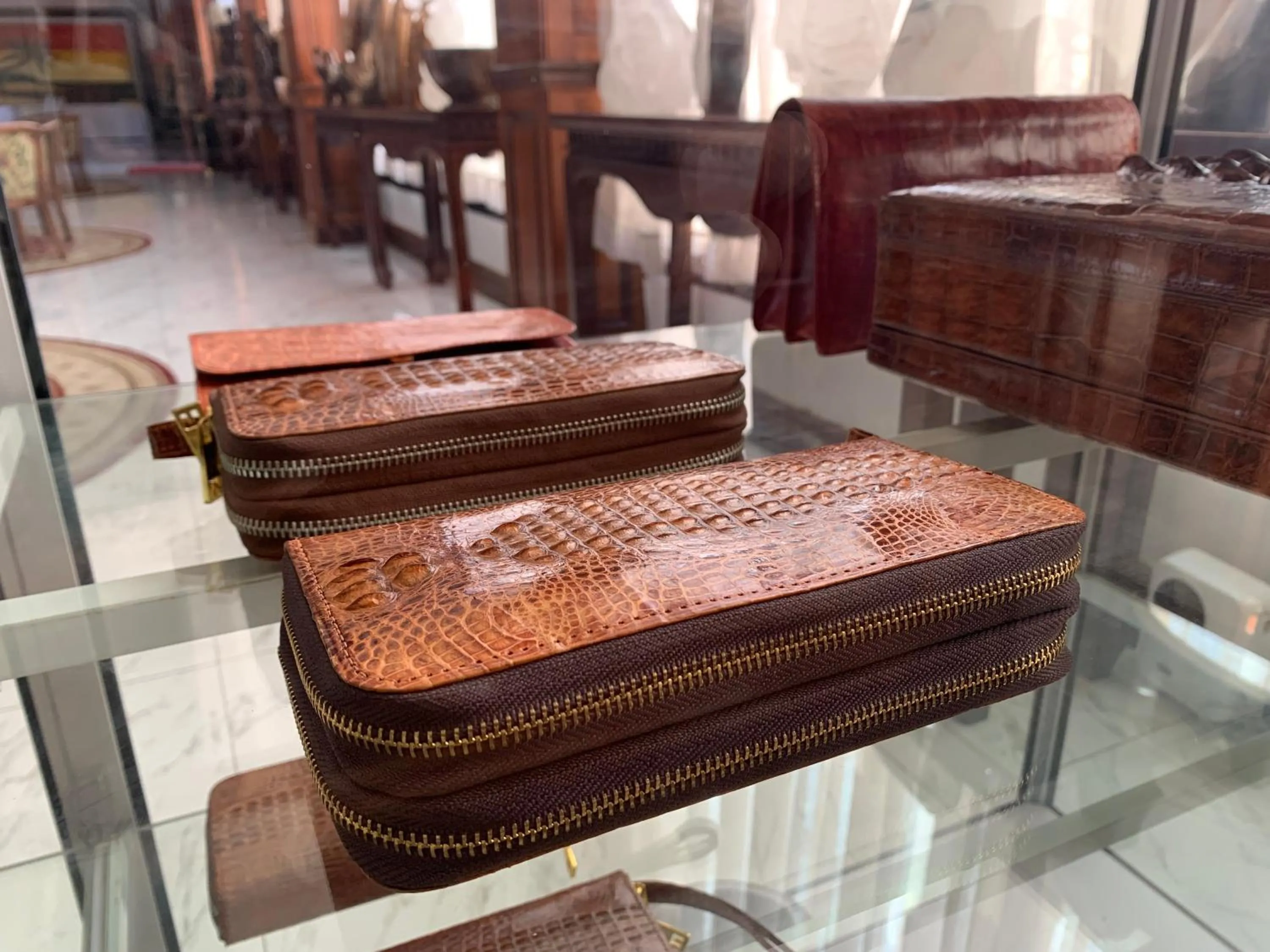 On-site shops in Asia & Africa Hôtel