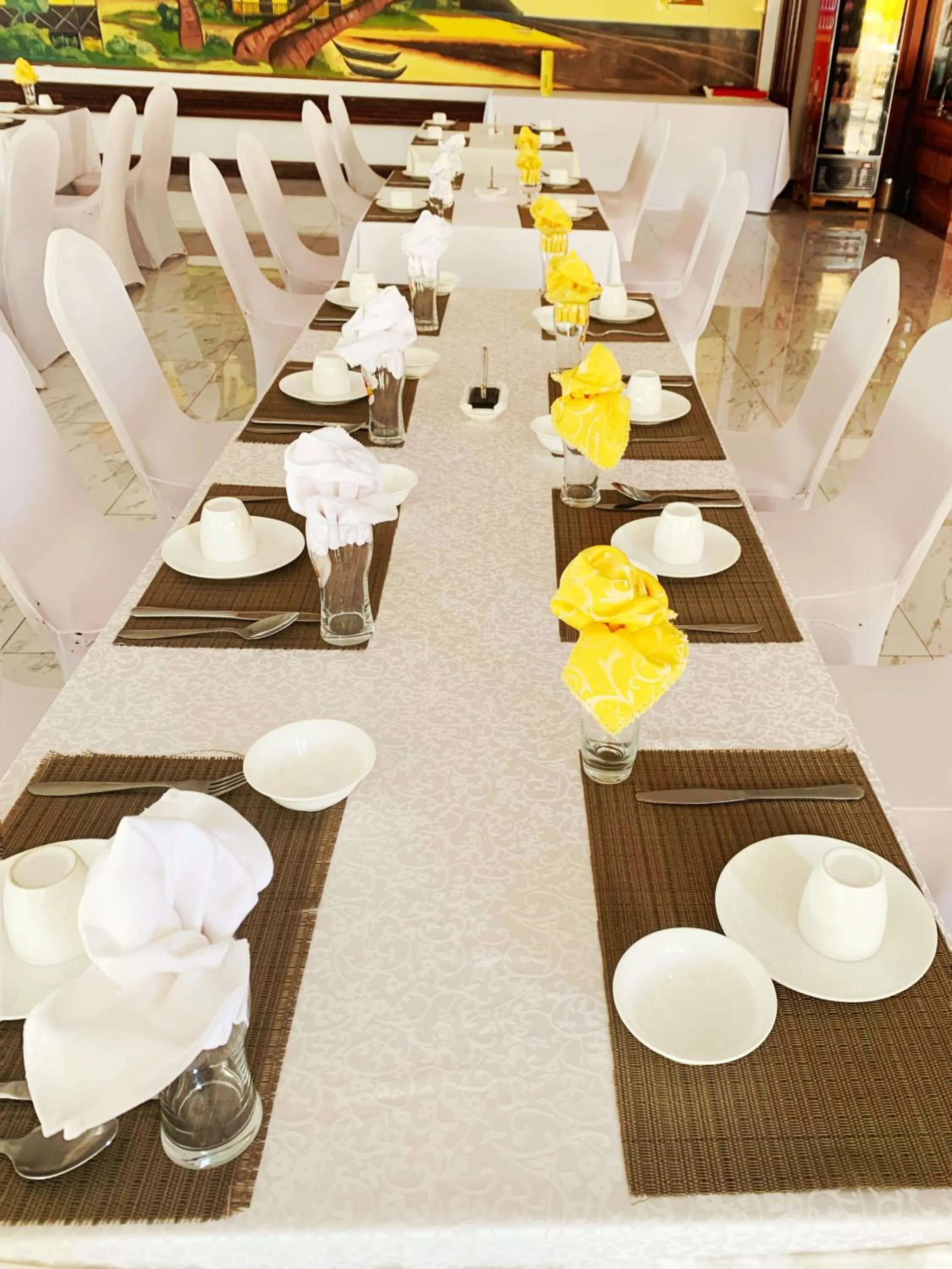 Restaurant/places to eat in Asia & Africa Hôtel