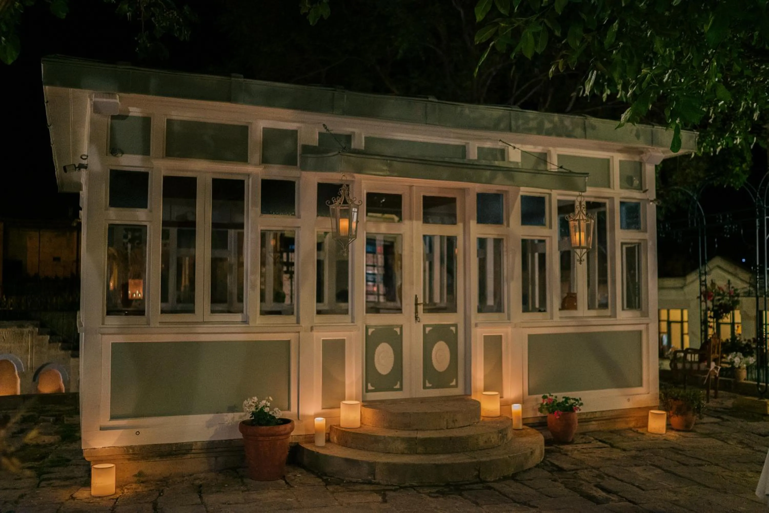 Property building in Gul Konakları - Sinasos - Special Category