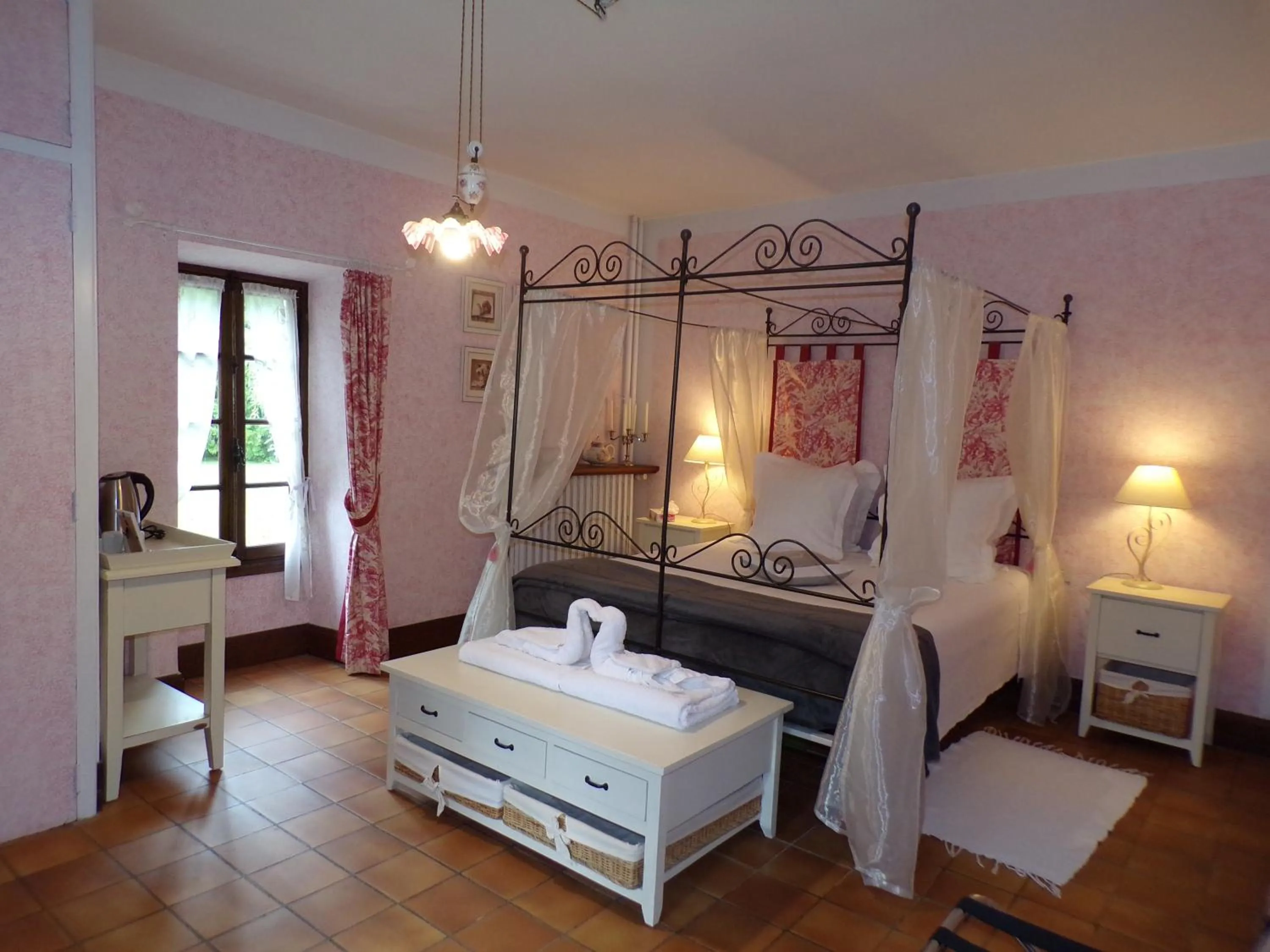 Bedroom, Bed in Moulin de Bénédicty