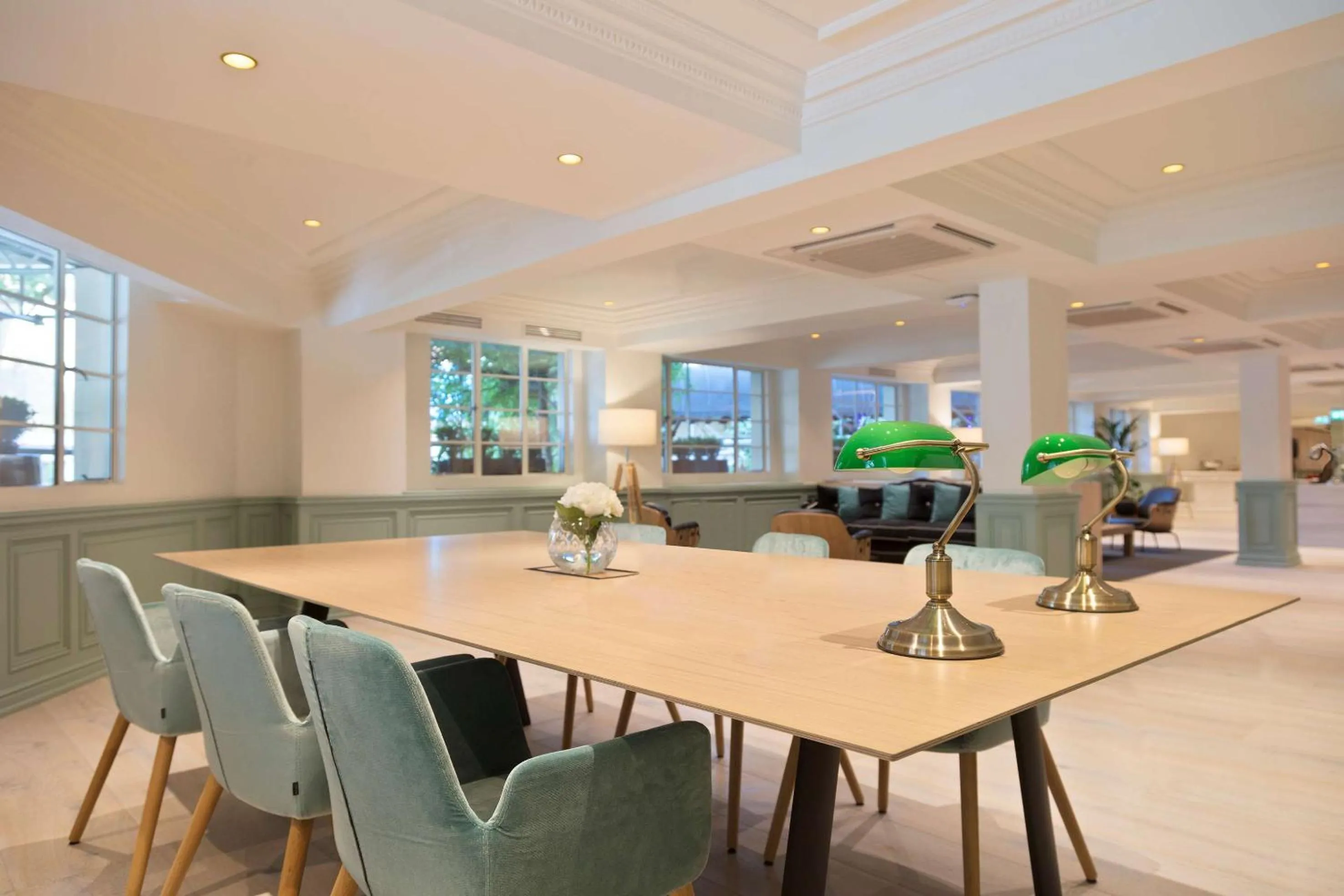 Lounge or bar in Meliá White House Hotel Apartments