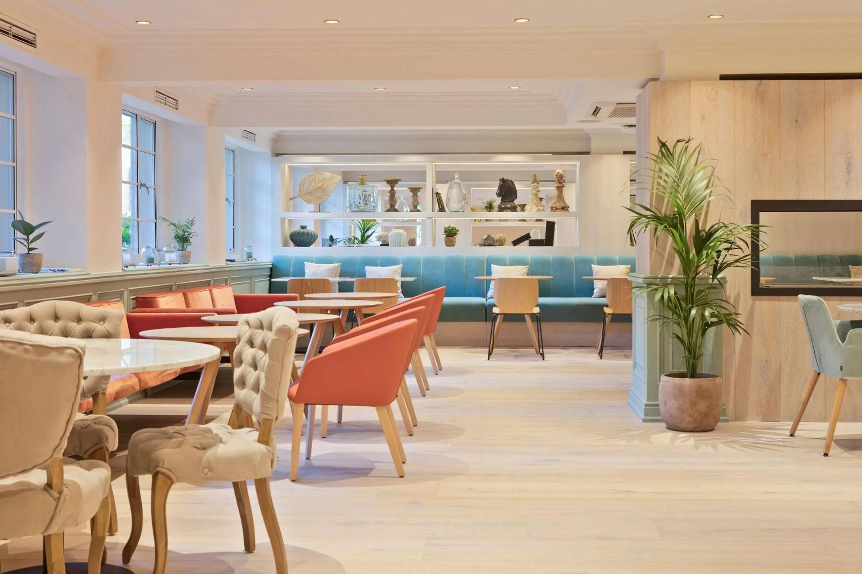 Lounge or bar in Meliá White House Hotel Apartments