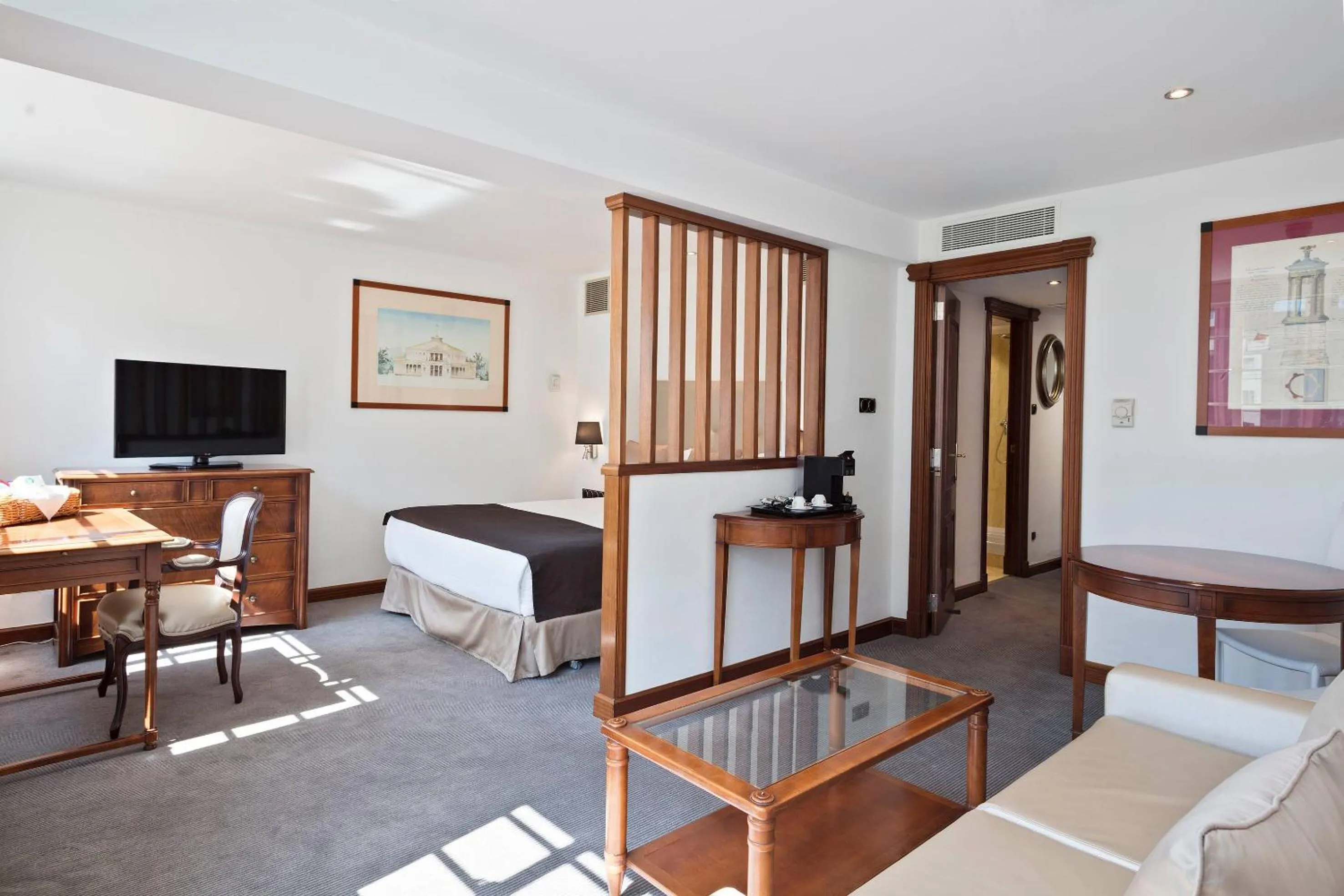 Bed in Meliá White House Apartments