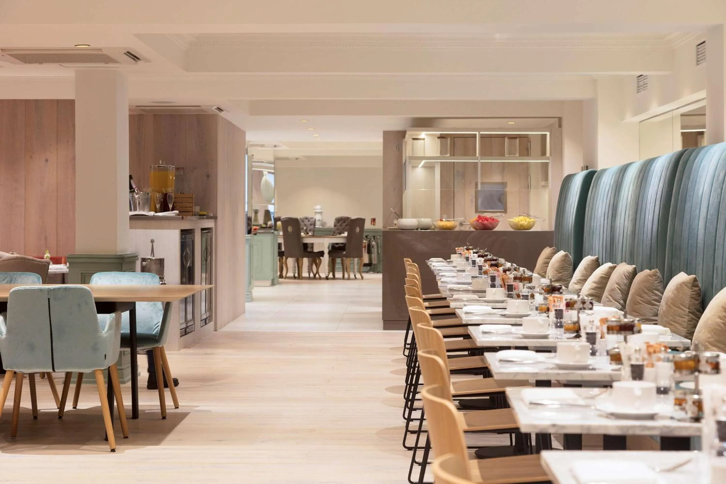 Lounge or bar in Meliá White House Hotel Apartments