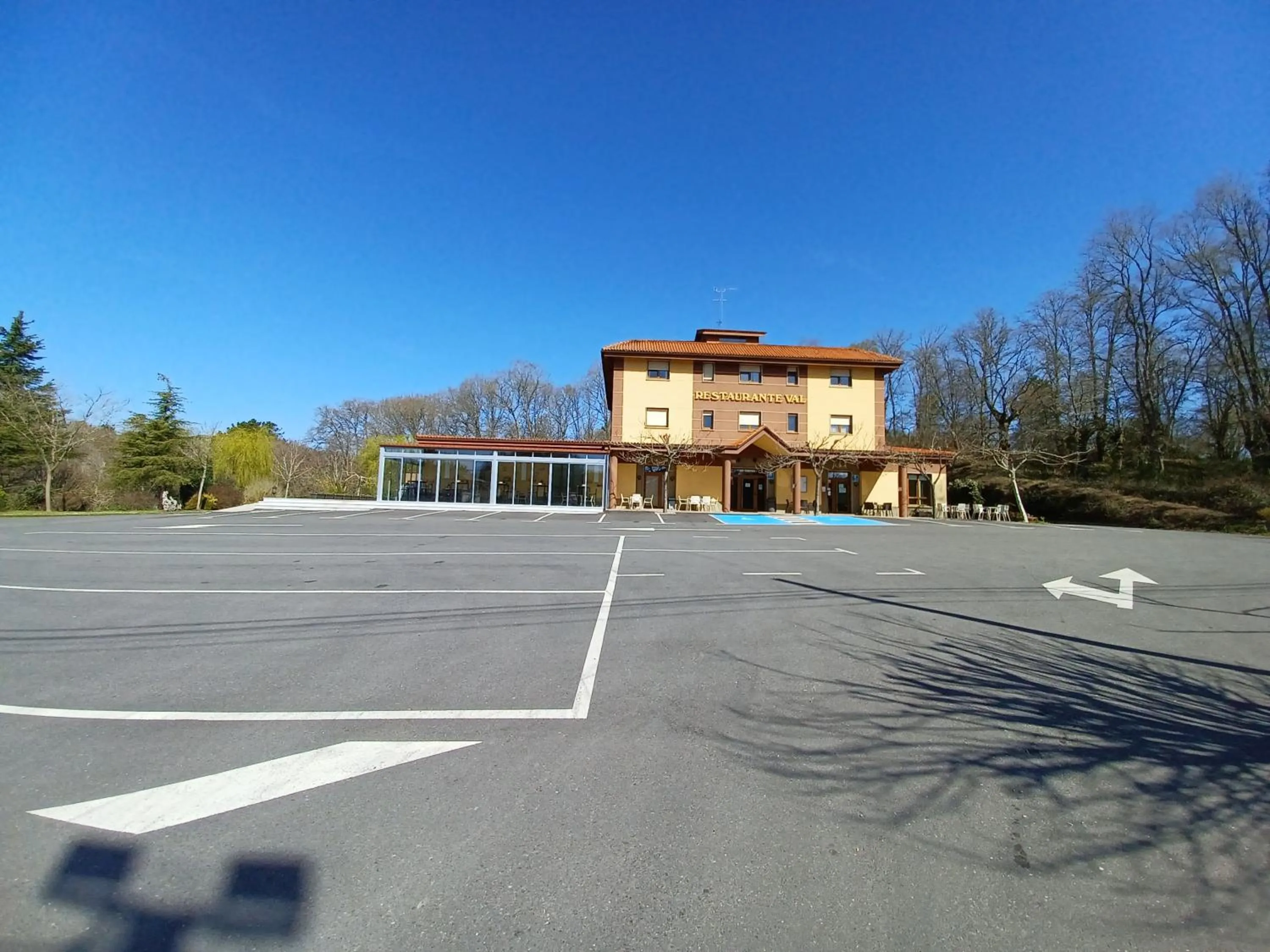 Property building in Hotel Restaurante Val