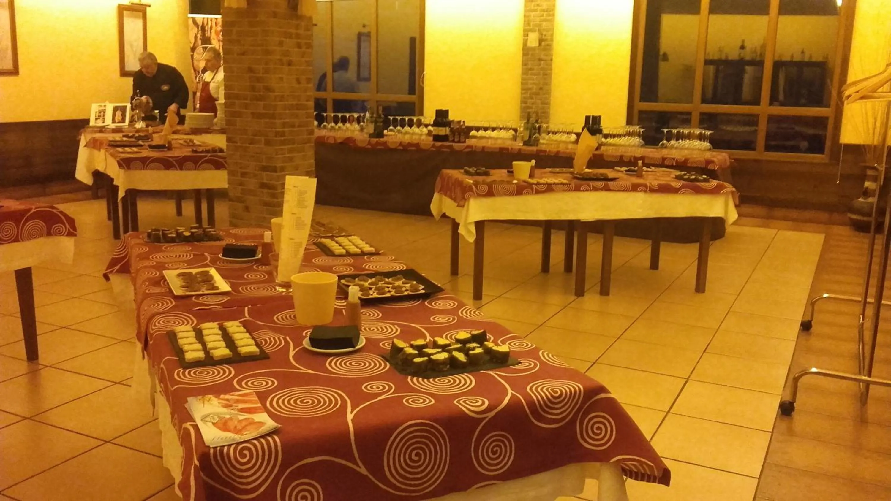 Restaurant/places to eat in Hotel Restaurante Val