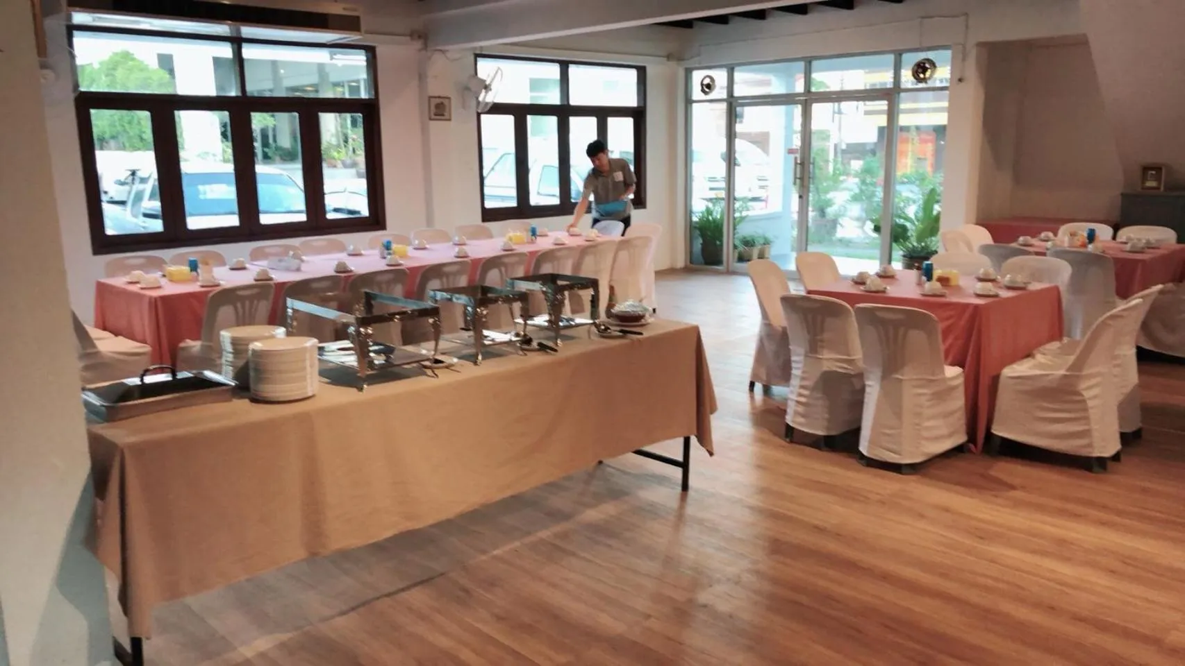 Restaurant/places to eat in Sinkiat Thani Hotel